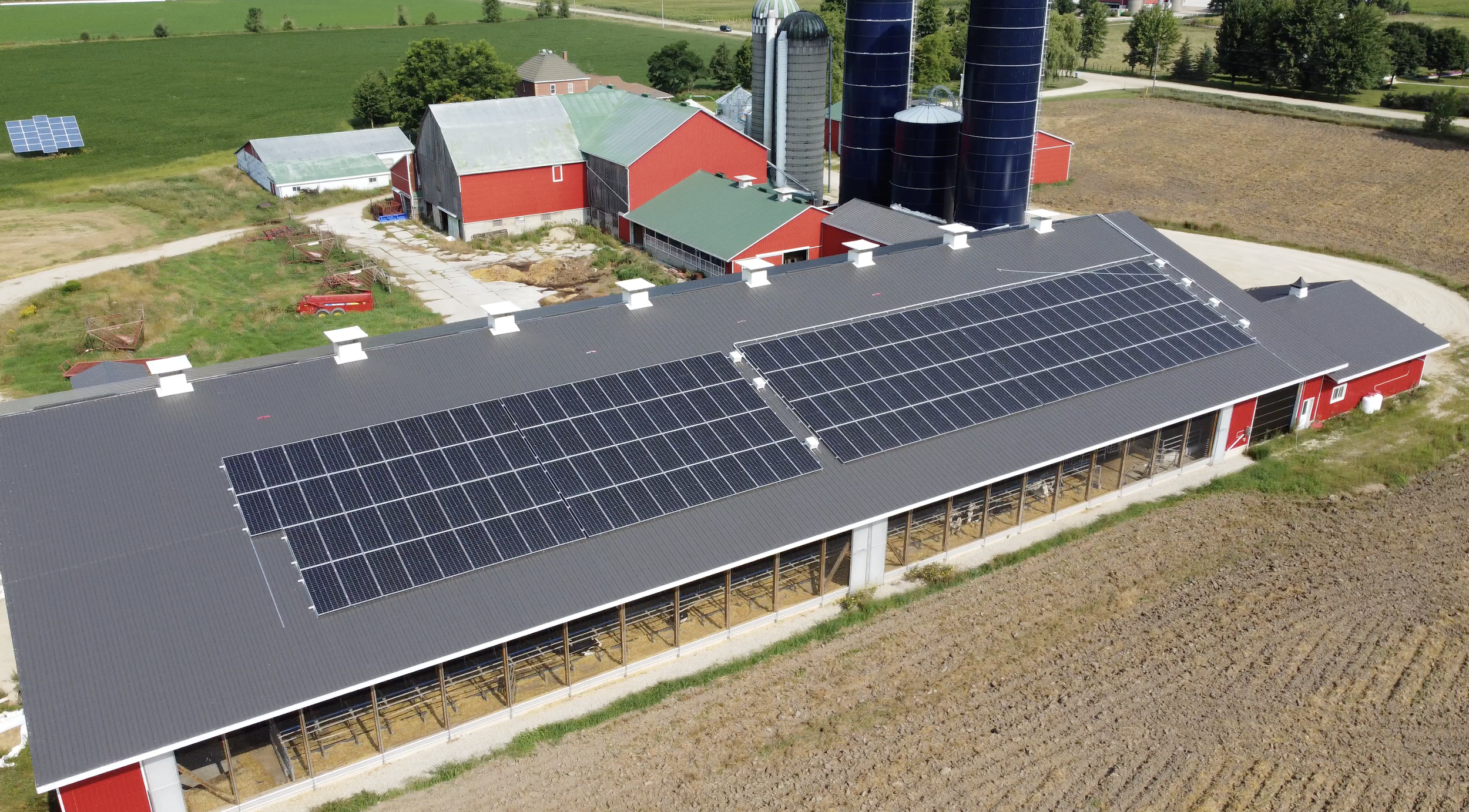 Cressman Farms VCT Rooftop Solar - New Hamburg, Ontario, Canada.png
