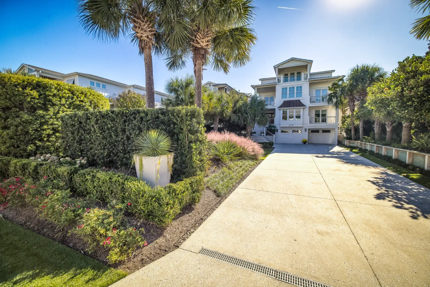 Coastal landscape design with structured plantings in Wrightsville Beach, NC