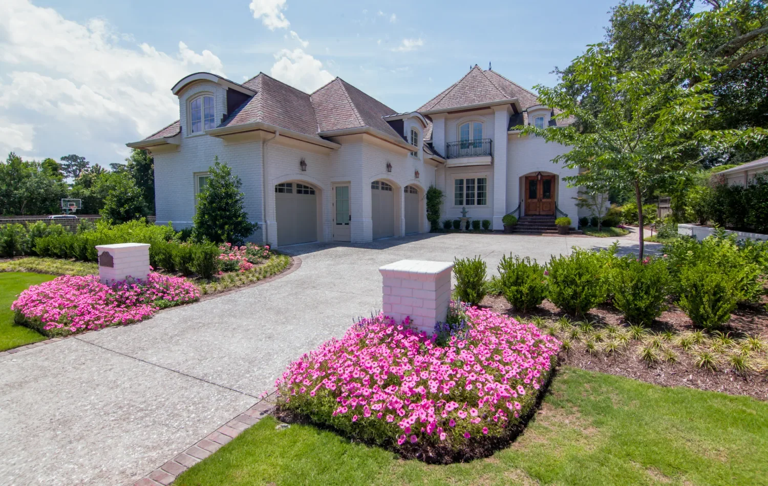 Coastal front yard featuring updated landscaping near me in Carolina Beach, NC