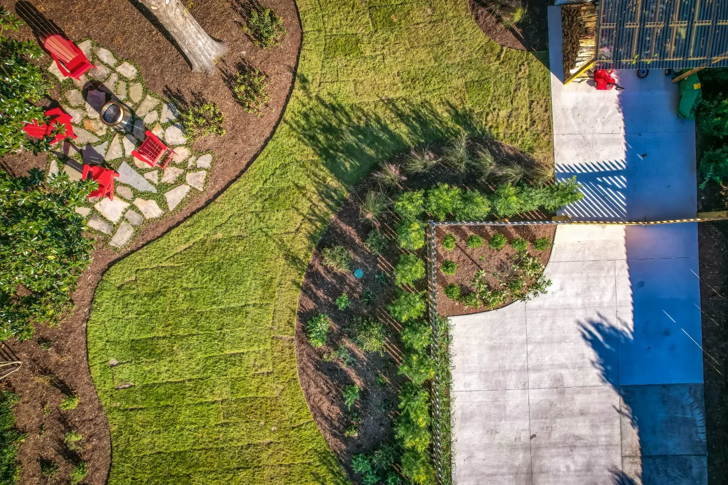 Outdoor living space with modern hardscape patterns in Wrightsville Beach, NC