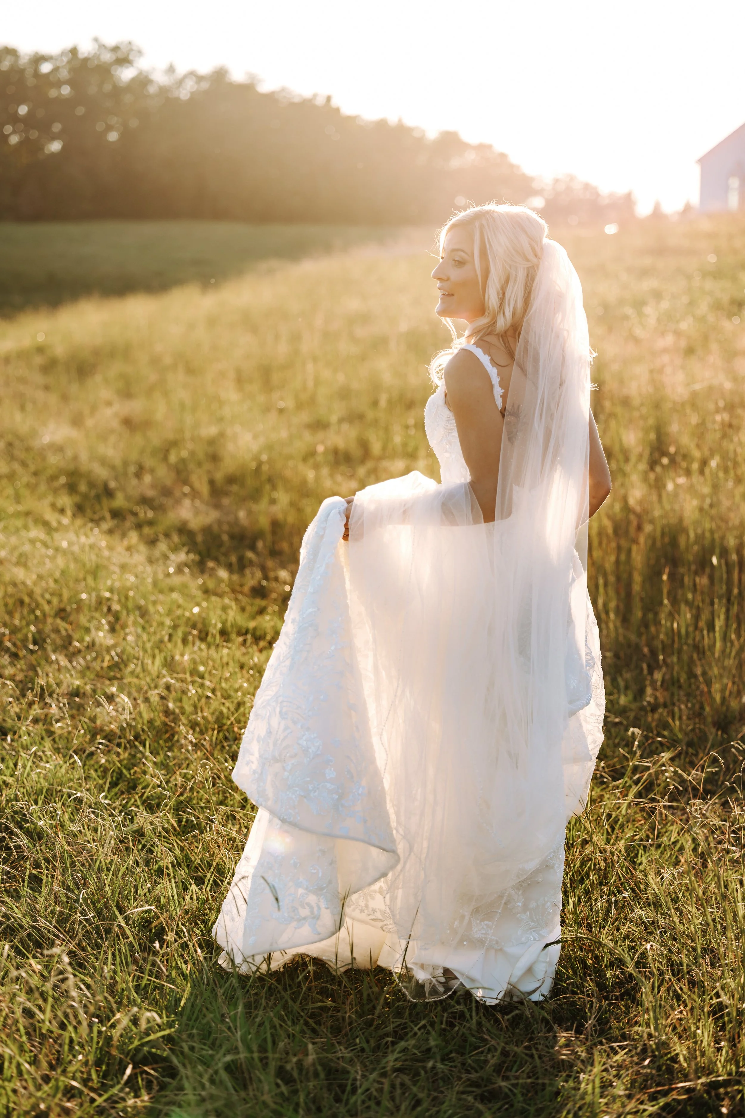 CapturedbyCairnsHannahandRandsomWedding117.jpg