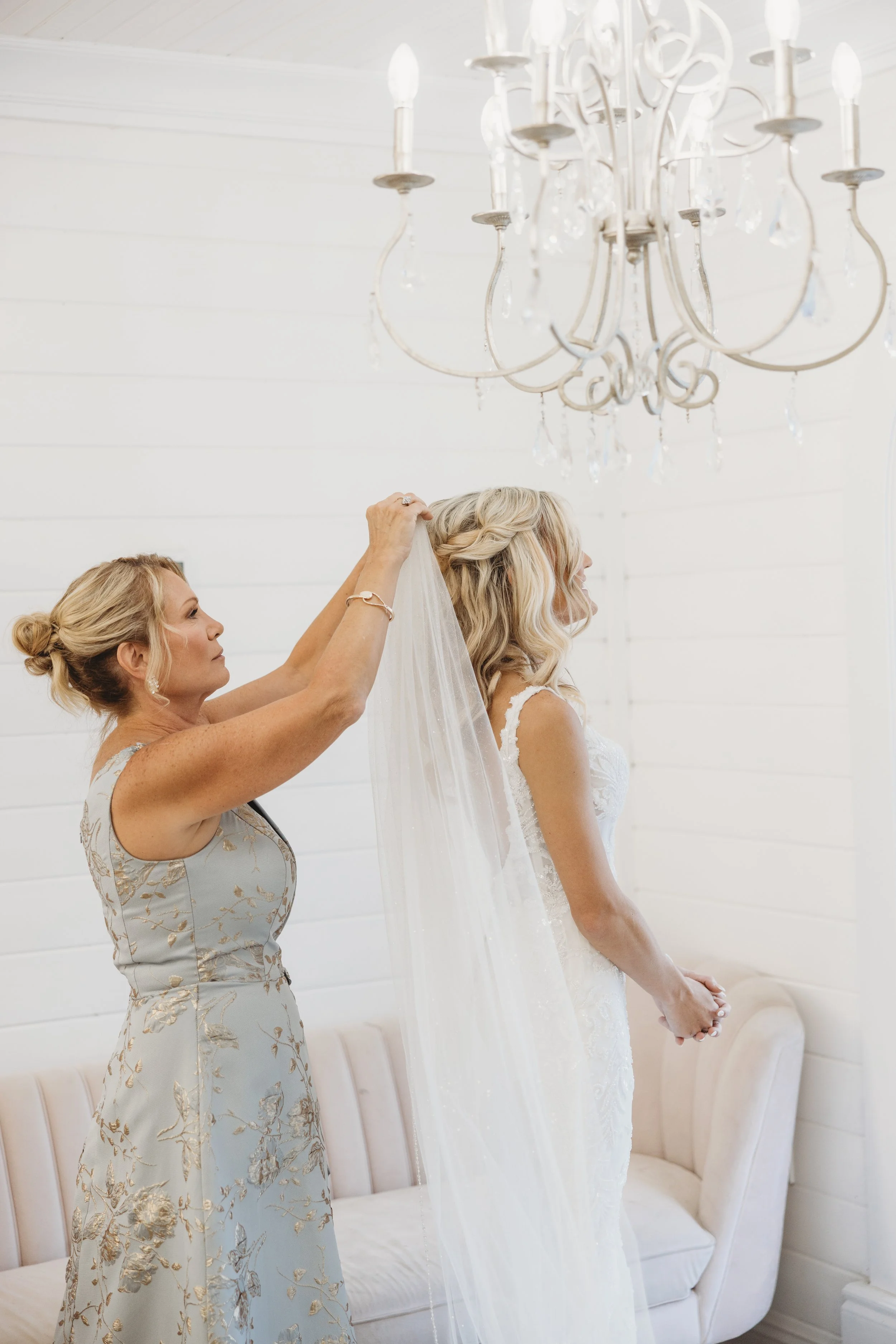 CapturedbyCairnsHannahandRandsom Wedding Dress 9.jpg