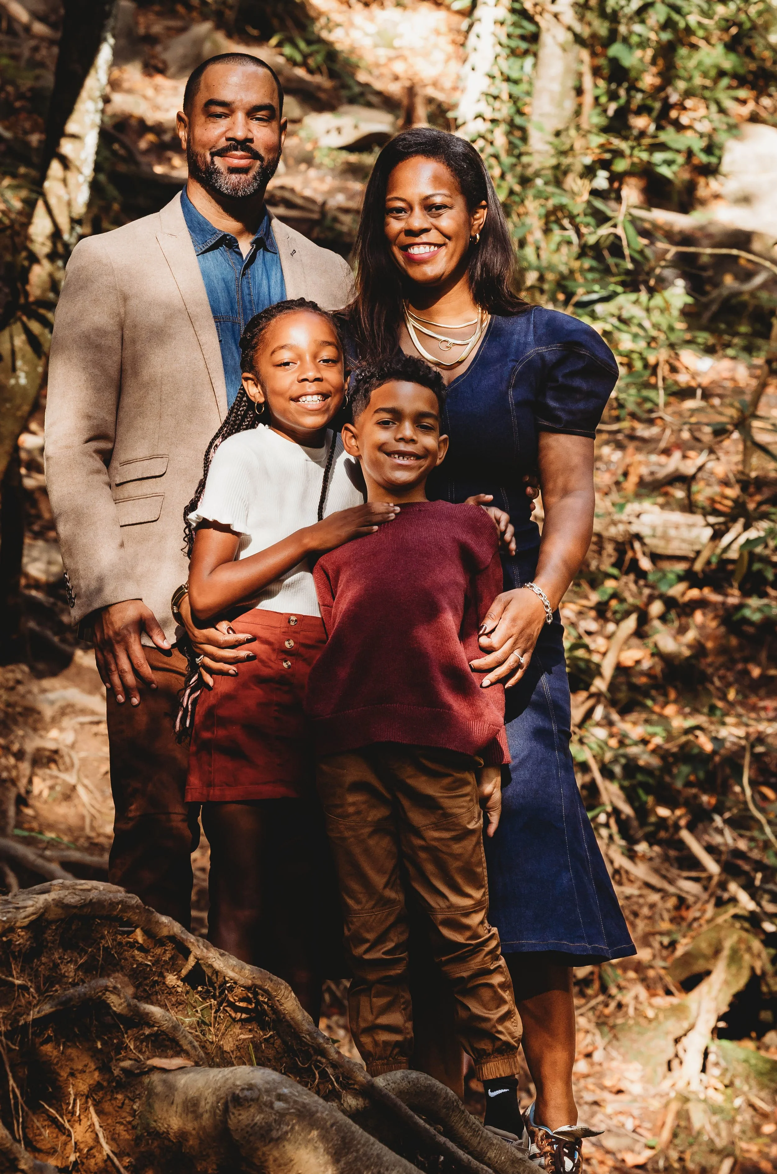 CapturedbyCairnsPhotography-Howell-WholeFamily 2.jpg