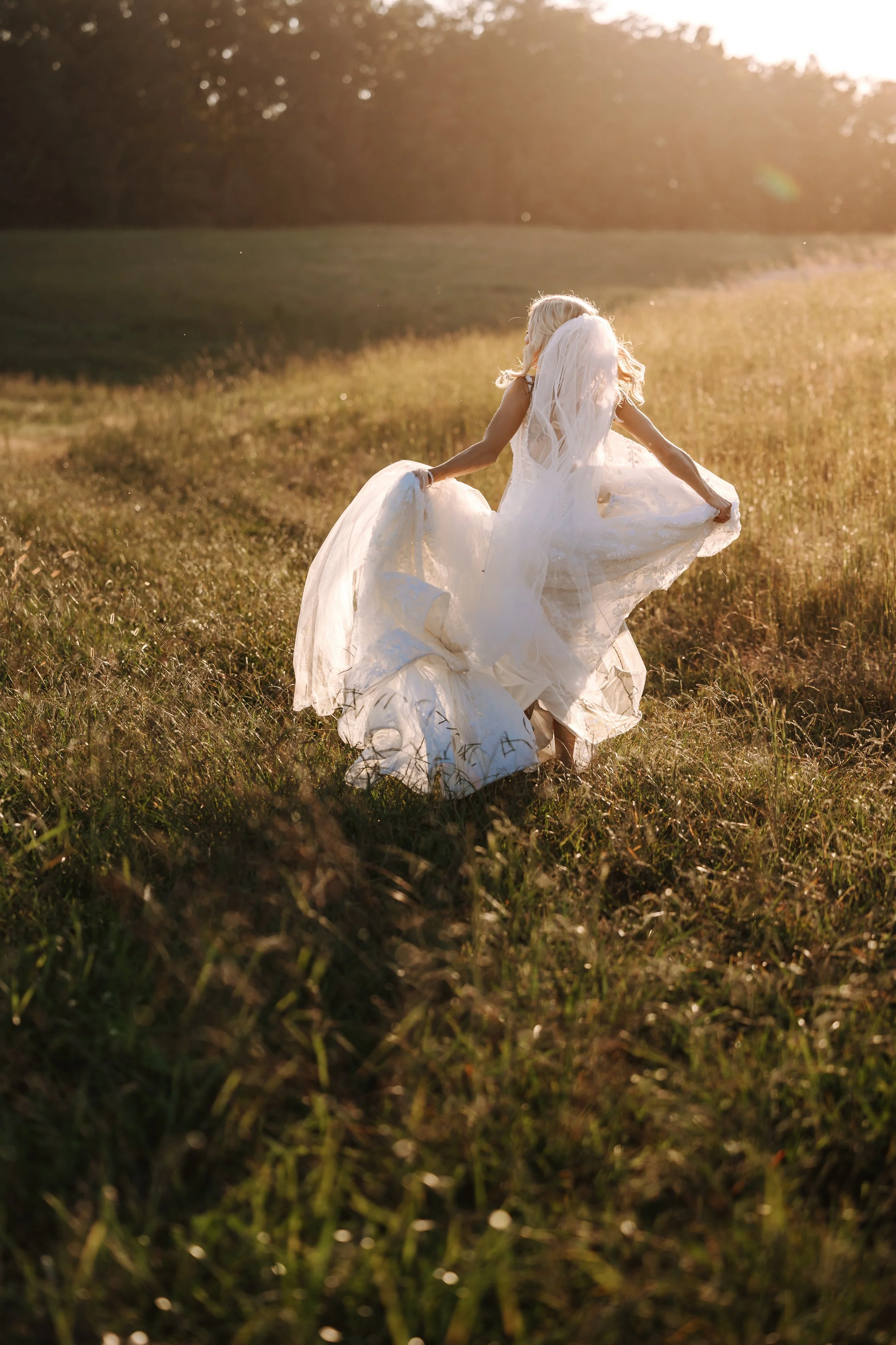 CapturedbyCairnsHannahandRandsomWedding123.jpg