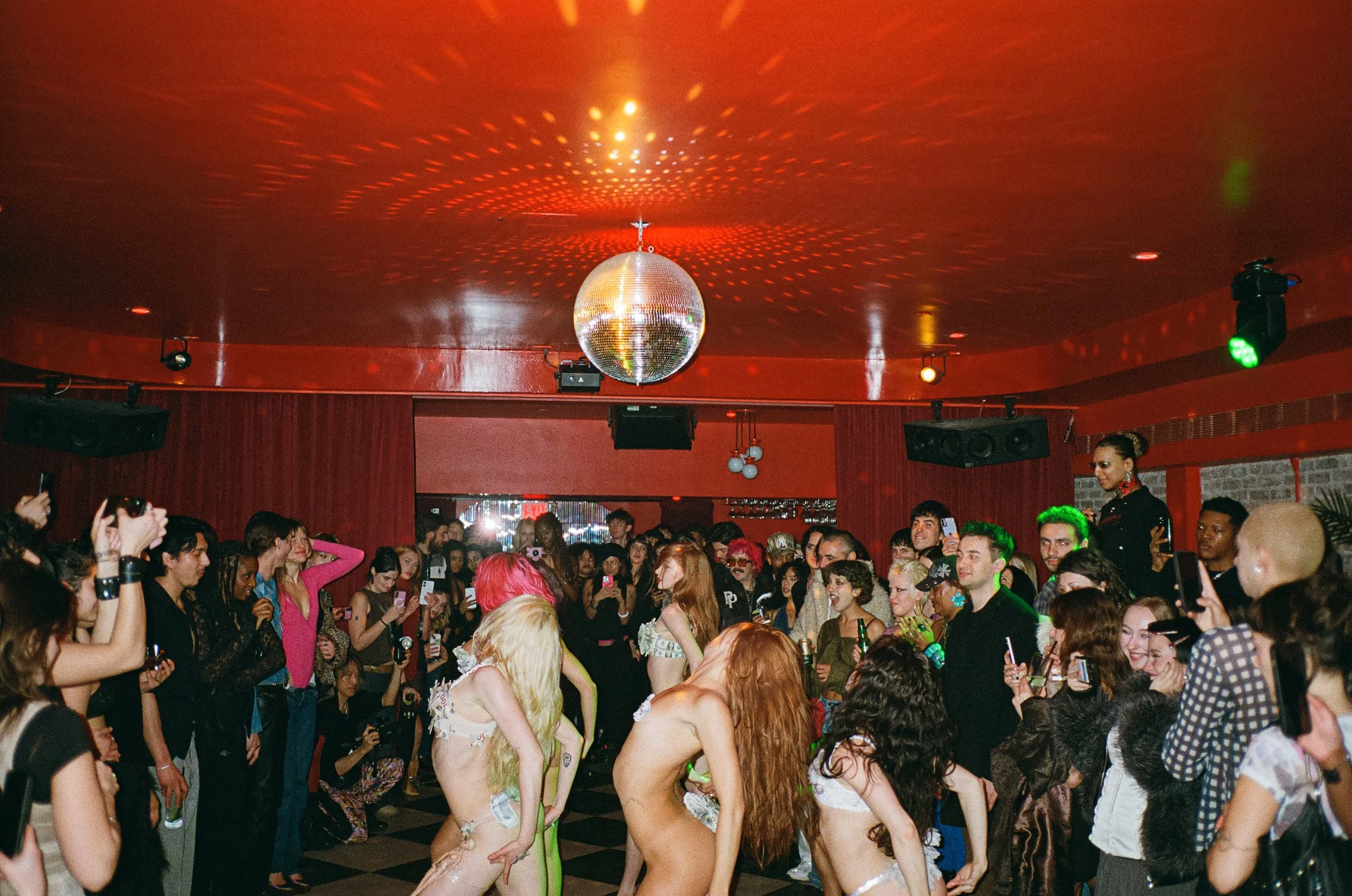 A Sunday Night with the G Strings