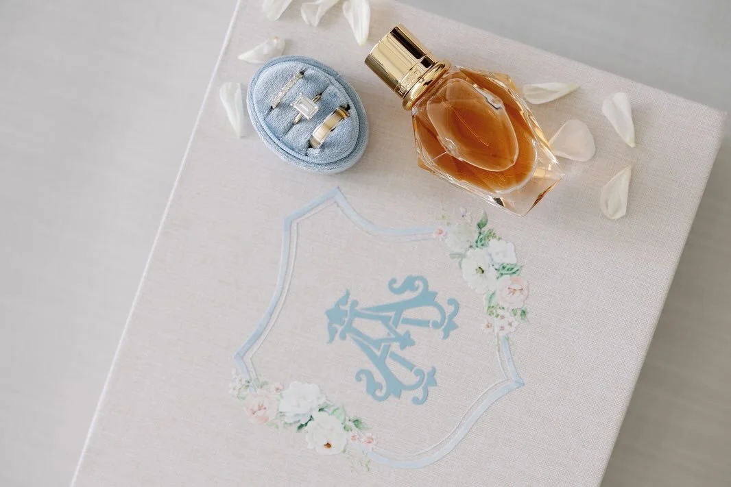 The perfect details for an absolutely gorgeous day in Texas. And the paper goods are just the beginning!!

Bride/ Alyssa / @alyssa_young7
Groom/ Alex / @apalm12
Bar / @mamasmedicine.cocktails
Beauty / @rdgmakeup and @kaitlynsoggamua
Cake / @candyhave