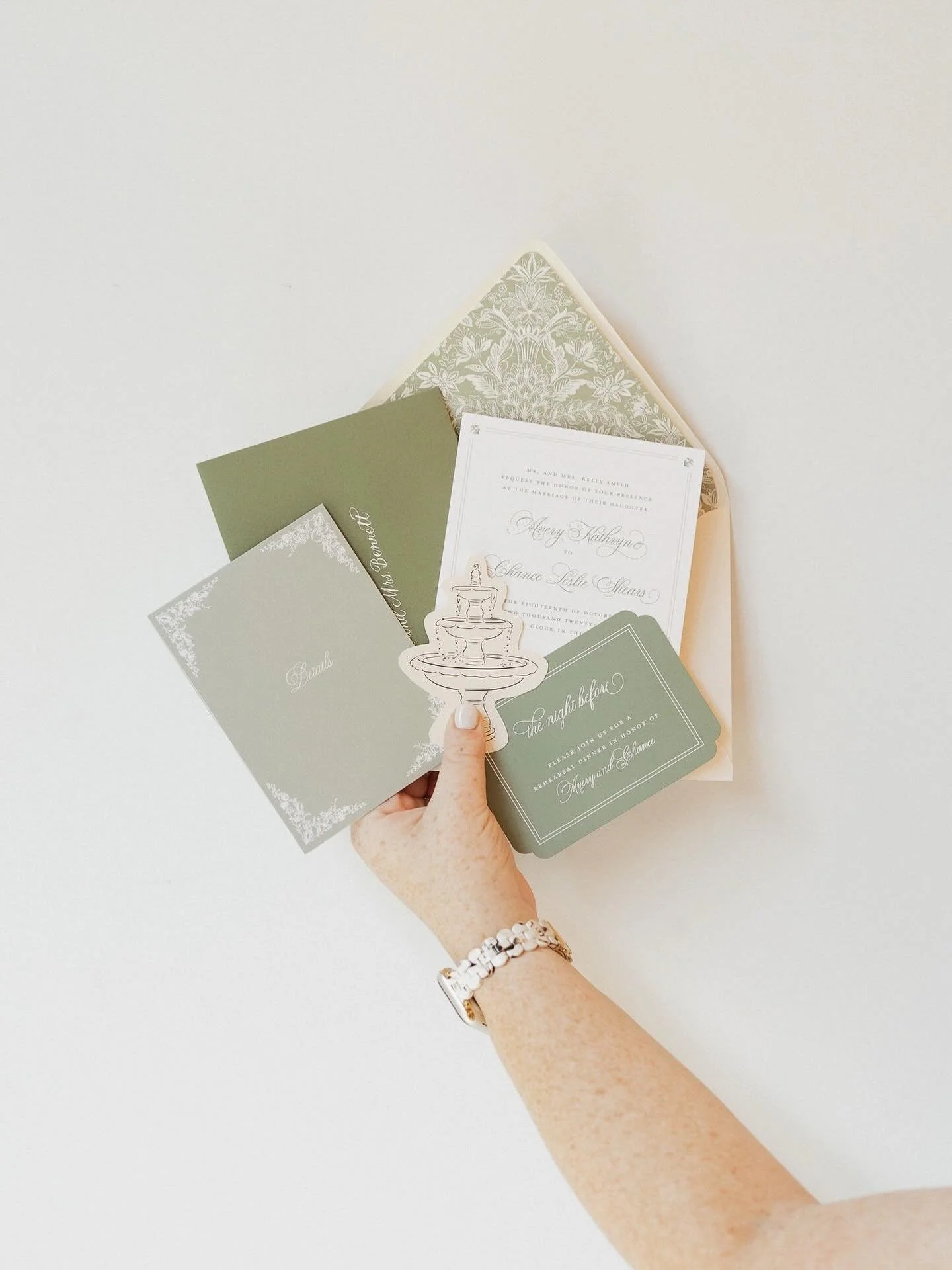 seeing *green* for St. Patrick&rsquo;s Day 🍀

We love a green color palette around here! Green can be so sophisticated and carries a wedding, through all the greenery in arrangements and bouquets. It&rsquo;s such a calming and inviting color in your