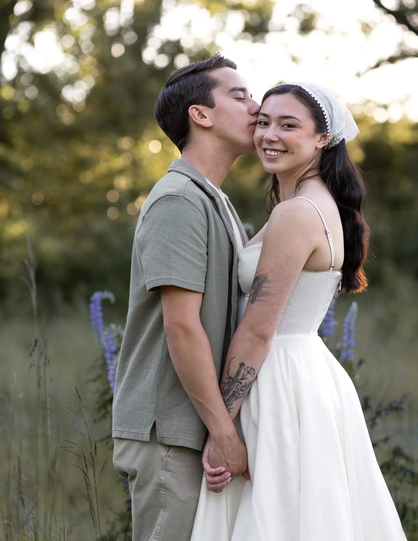 ZOE&rsquo;S ENGAGEMENT PHOTOS 🤍
📸: @danizengerphotography 
💄: @makeupbydaisyeo 
.
.
.
#makeupartist #softglam #bridalmakeup #pdxmua #portlandmakeupartist #pdxbridalmua #instagood #explorepage #viral #trending #fyp #aesthetic #engagementmakeup #eng