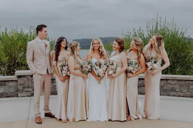 Seriously missing wedding season 2025 🤍 but so excited to meet the clients who have already booked with me for 2026!! Thank you for trusting me 💕

Makeup by Me &amp; @makaylagbeauty 
Photographer @skobza33