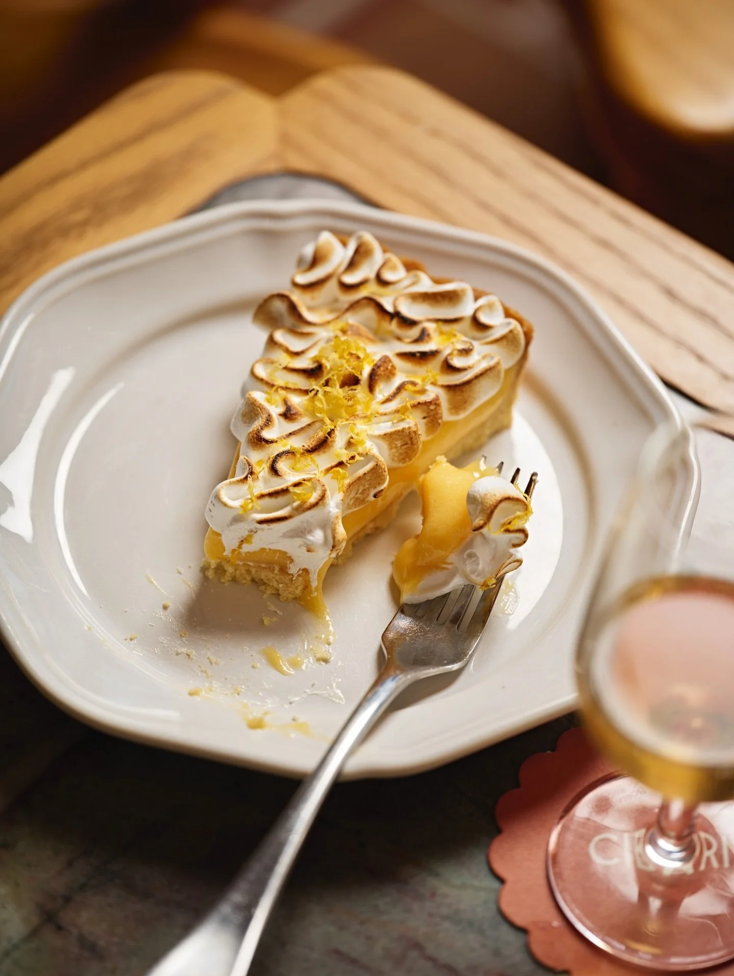 The holidays are still rolling and so is dessert. Grab a fork and dig into our Amalfi lemon tart 🍋

Bright Amalfi lemon custard, soft Italian meringue and just the right balance of sweet and sharp.

@alexpavoni @moyasky @pardo9000 @truzzi.alessandro