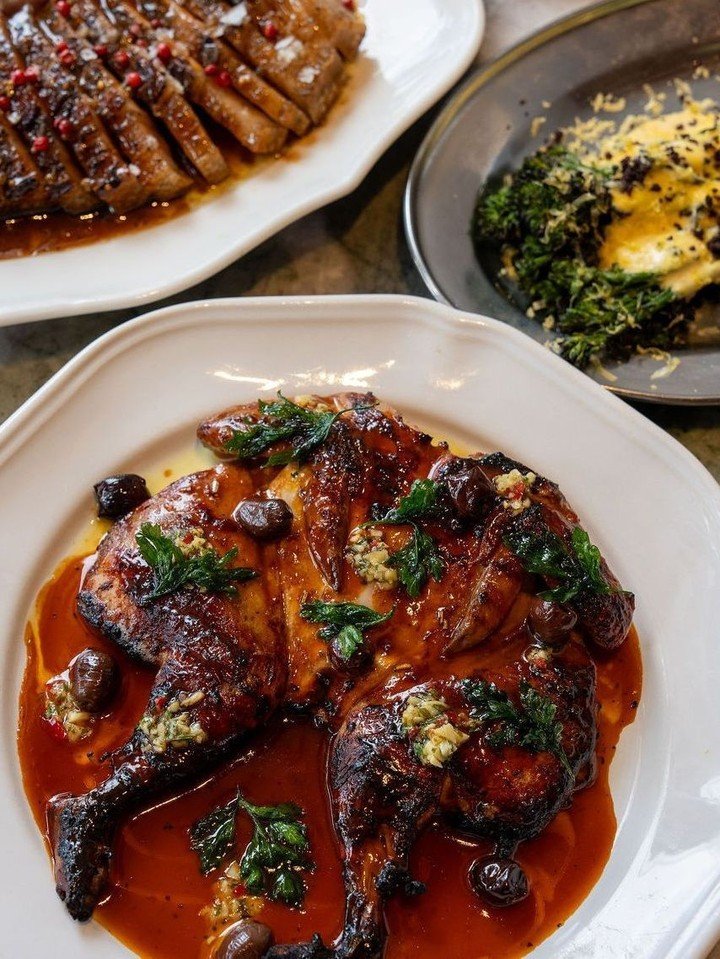 Cold outside? Warm up at Cibaria. From a rich spatchcock alla cacciatora slow-cooked with tomato, olives and chilli, to comforting Spaghettoni ai Tre Pomodori and an indulgent dark chocolate mousse to finish. Dishes worth braving the cold.

@alexpavo