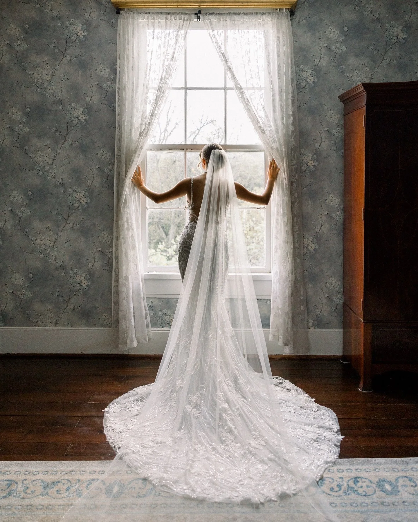 A moment for ✨her ✨ 

Venue: @themaccavilla 
Florist: @flowerbarnnashville
Coordinator: @seamless.sundays
Hair &amp; Makeup: @bouquetbeauty.co
Rentals: @vintagetable615 @stewarts_special_events
Dress: @penlivbridal @bridesbyglitznash Arleigh Gown #pe