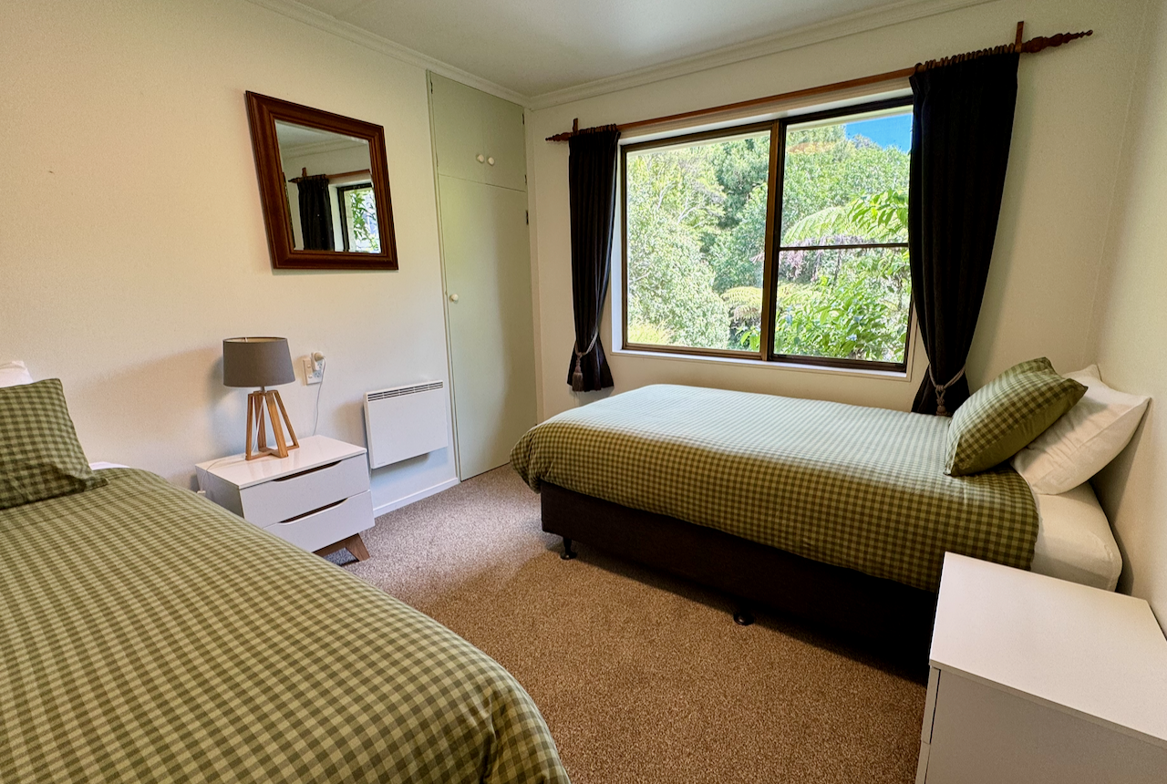 riversong-retreat-main-house-twin-room.png.png