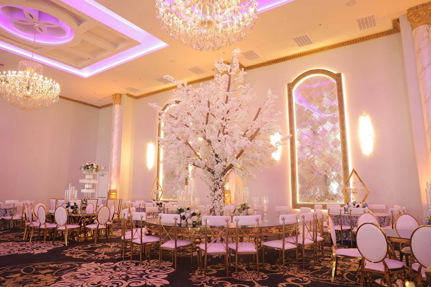 80/20 wool Axminster carpet in high-traffic ballroom event space