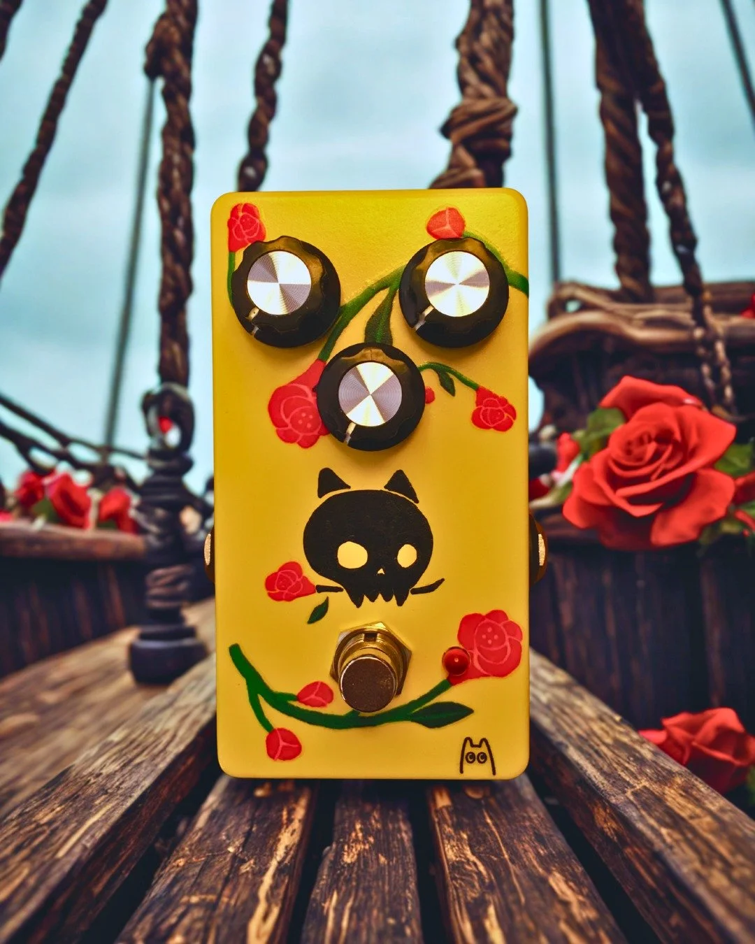 🌹☠️ From rum-soaked tales and midnight wiring benches&hellip; we give you Skull and Roses Fuzz.

Born out of a late-night pirate daydream &mdash; roses, bones, and the kind of fuzz that makes the sea shake. Think Muff-style bloom, endless sustain, a