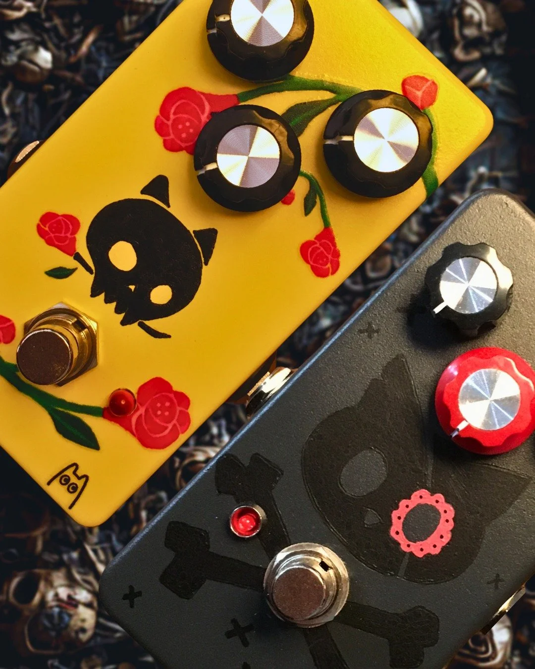 ⚓️ Tonechasing&rsquo;s Most Wanted ⚓️

Two outlaws have washed ashore &mdash; Cutthroat Kitty Distortion and Skull and Roses Fuzz.

Part of the Legends of the Black Paw Series, they&rsquo;re wanted for crimes against silence and excessive sustain.

T