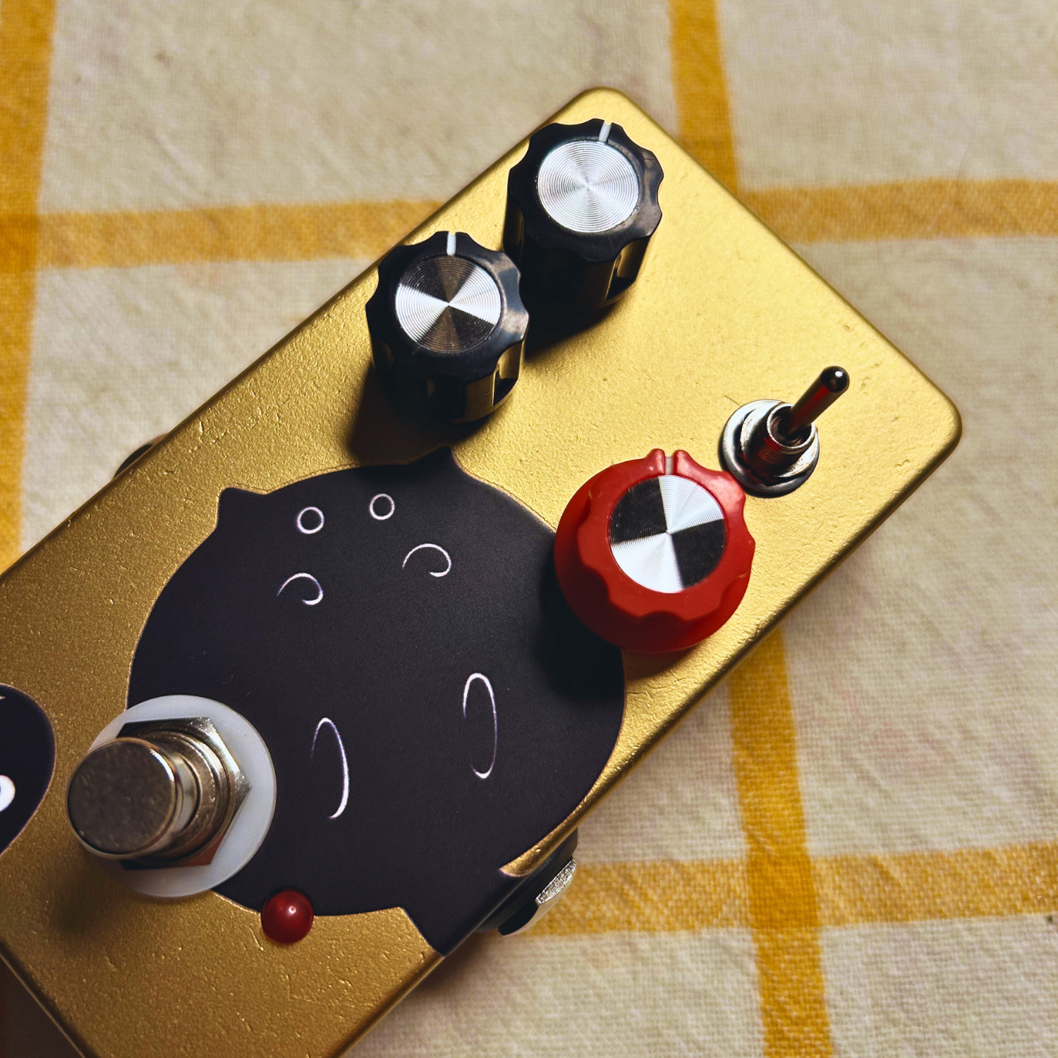 TONECAT Rat Trap Distortion Guitar Effect Cat Pedal V2 - Special Edition - Close up