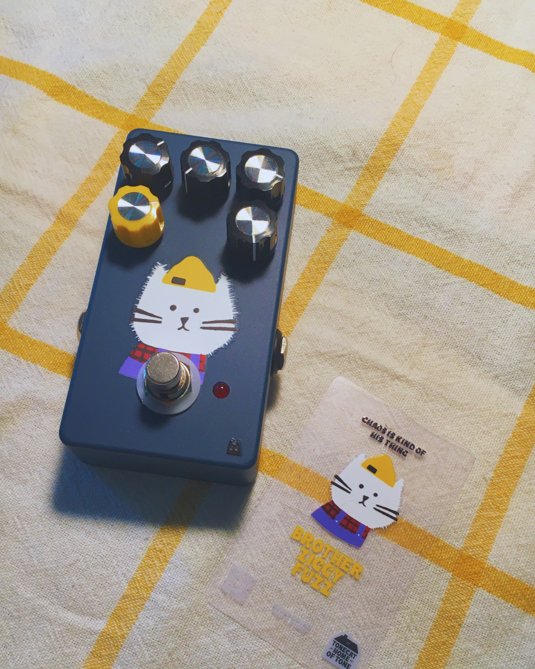 Ziggy Fuzz - A classic fuzz-face inspired circuit, pushed further with multiple bias options for everything from tight electro fuzz to full sonic collapse.