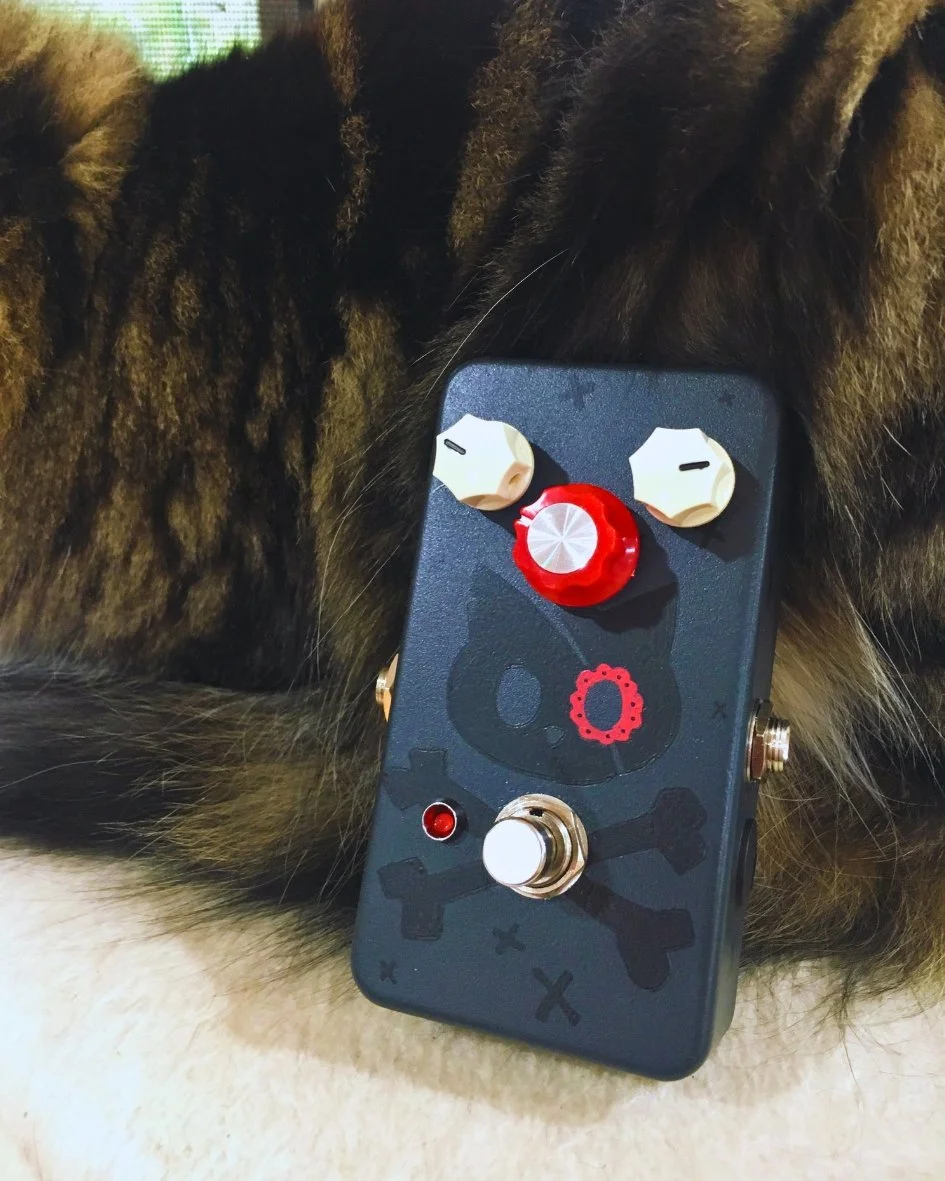 TONECAT Cutthroat Kitty - A Distortion effects pedal with a skull and crossbones design