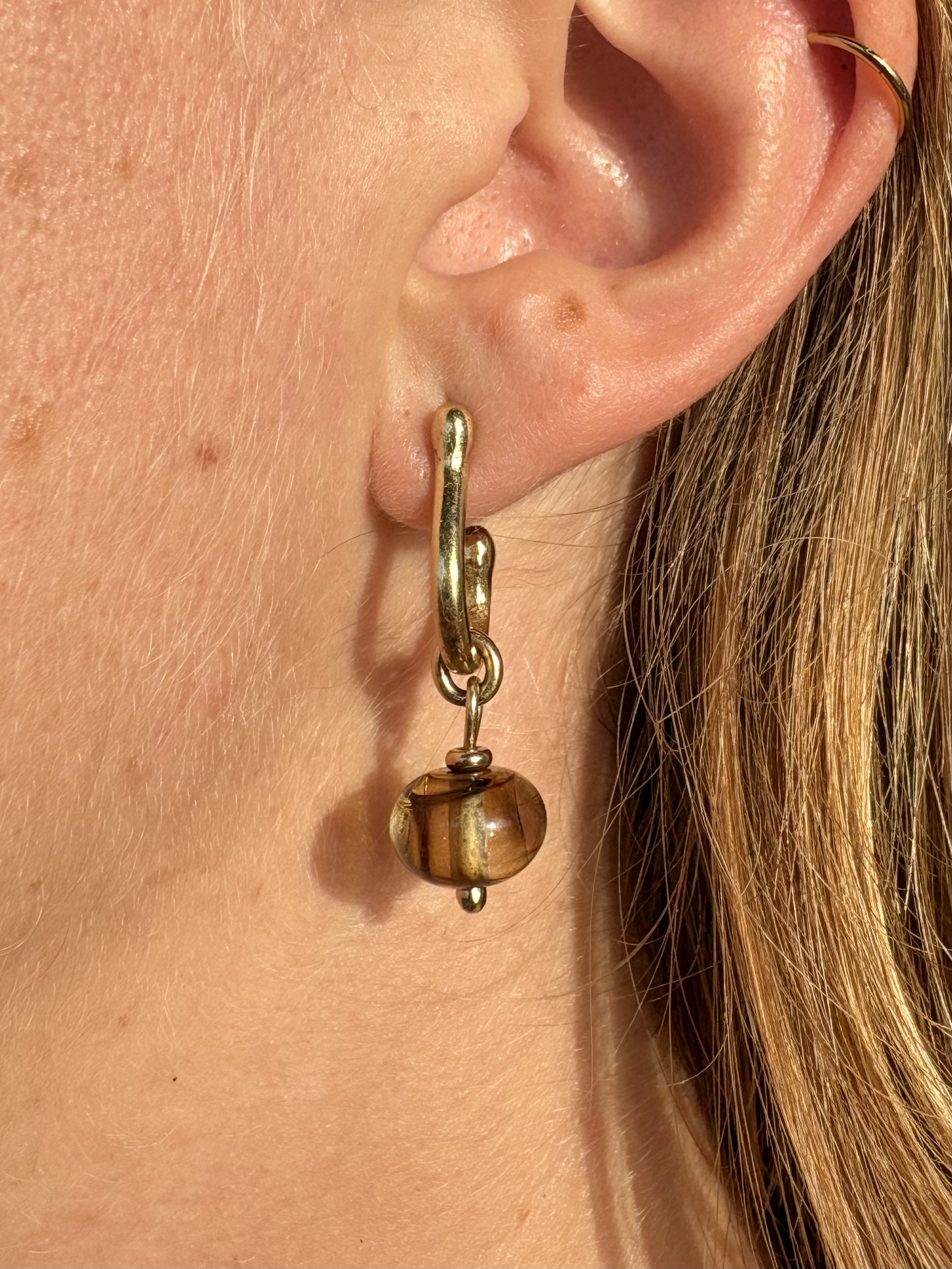 gold hoop.png