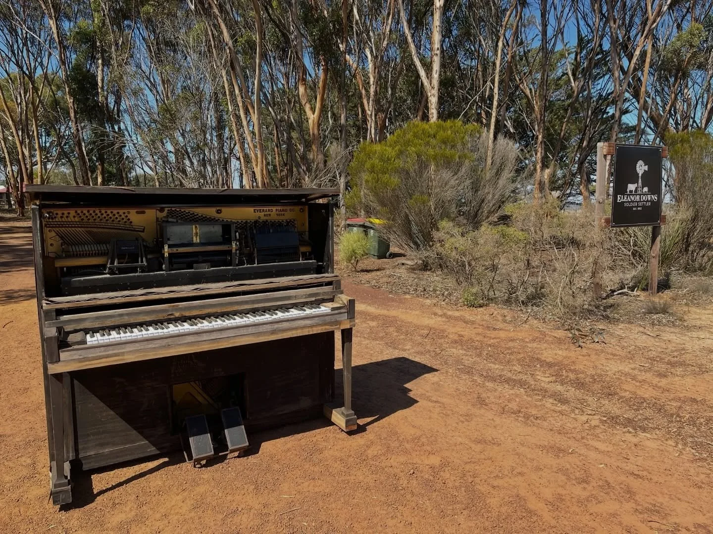Soldier Settler has its own piano ready for you to enjoy. 

Stay airbnb.com/h/soldiersettler

#piano #countrypiano #ludovicoeinaudi #pianopiano #pianomusic