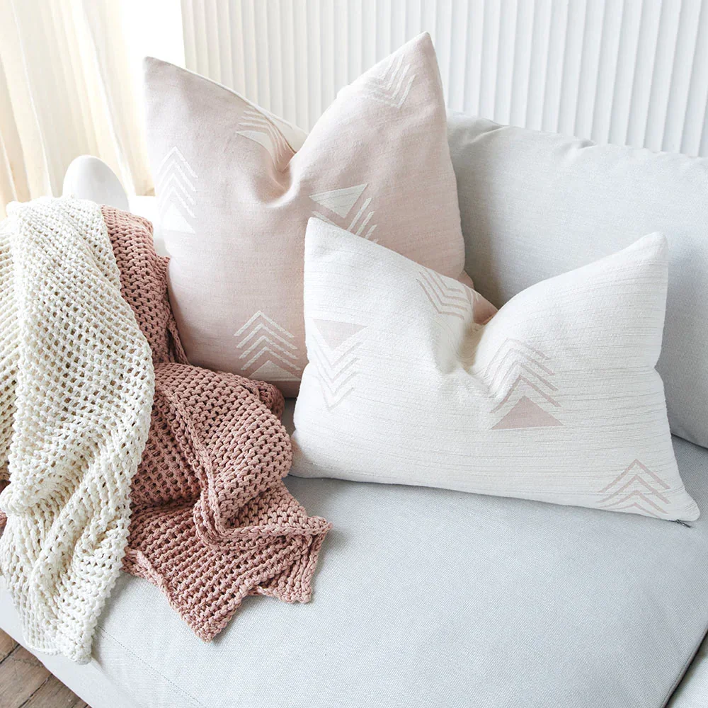 eadie-lifestyle-flecha-cotton-cushion-4_1000x.webp