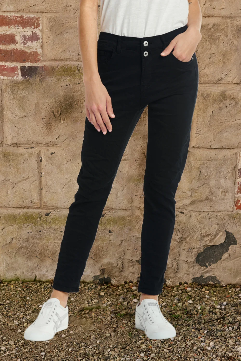 emma black 3.webp