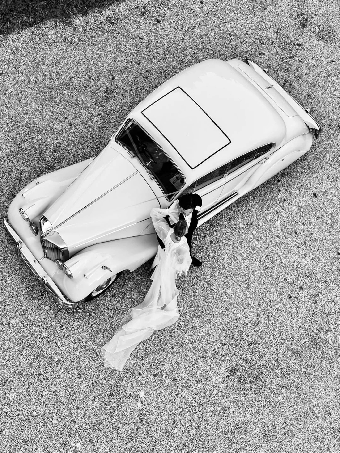 @lamore_studio_ captured our stunning Jaguar Mark V perfectly 🤍🖤nothing beats a good black and white moment! 

Adelaide&rsquo;s Only Fleet of 7 Matching 1949 Olde English White &amp; Pure White Mark V Jaguars. 📆 

Now taking bookings for 2026 &amp