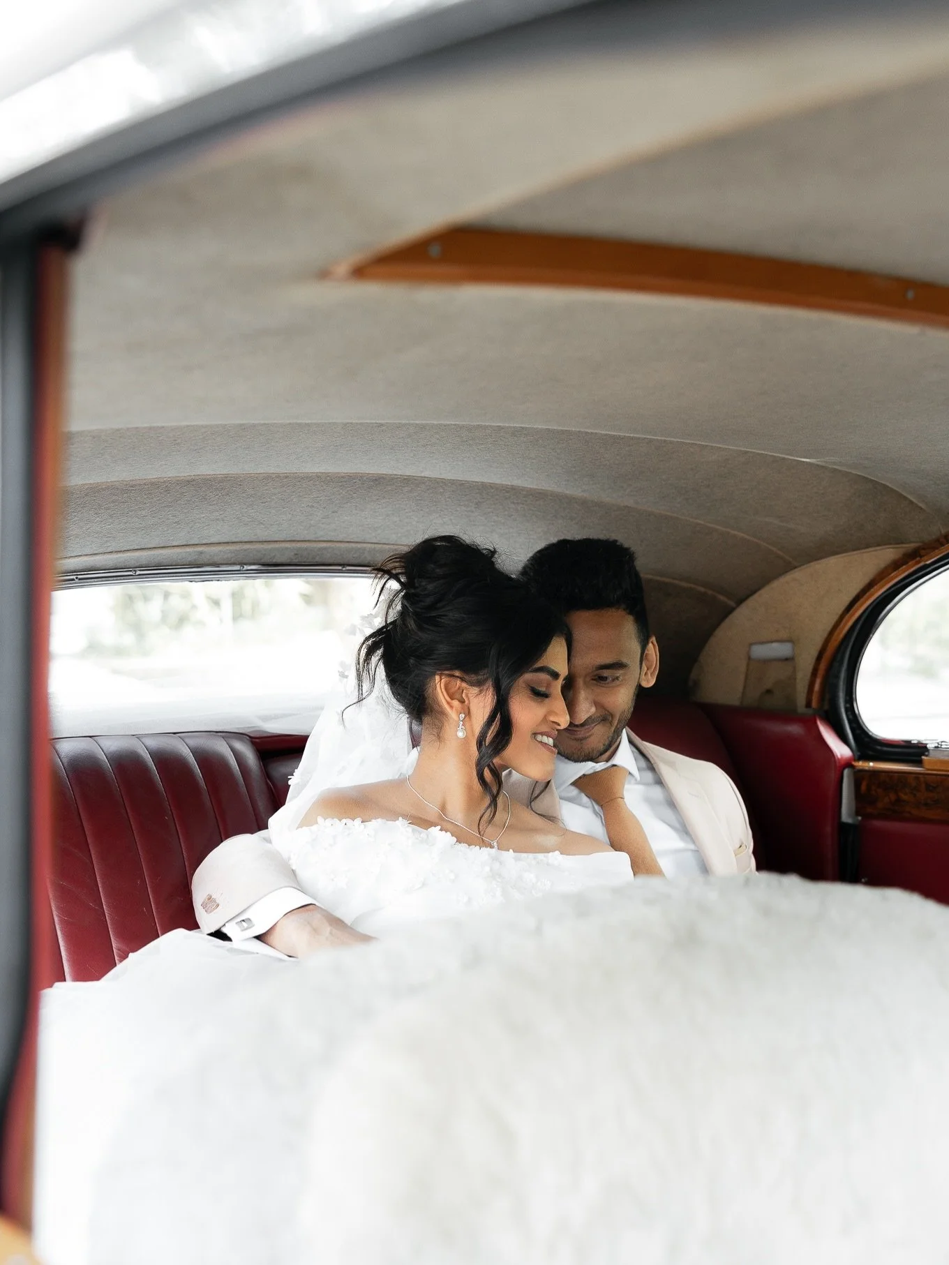 PART 1 📸

We gratefully received these beautiful shots of Vi &amp; Akshay&rsquo;s incredible wedding day featuring our stunning Jaguar Mark V! 💕

We LOVE seeing how creative photographers get when styling their couples with our vehicles. 

Thank yo