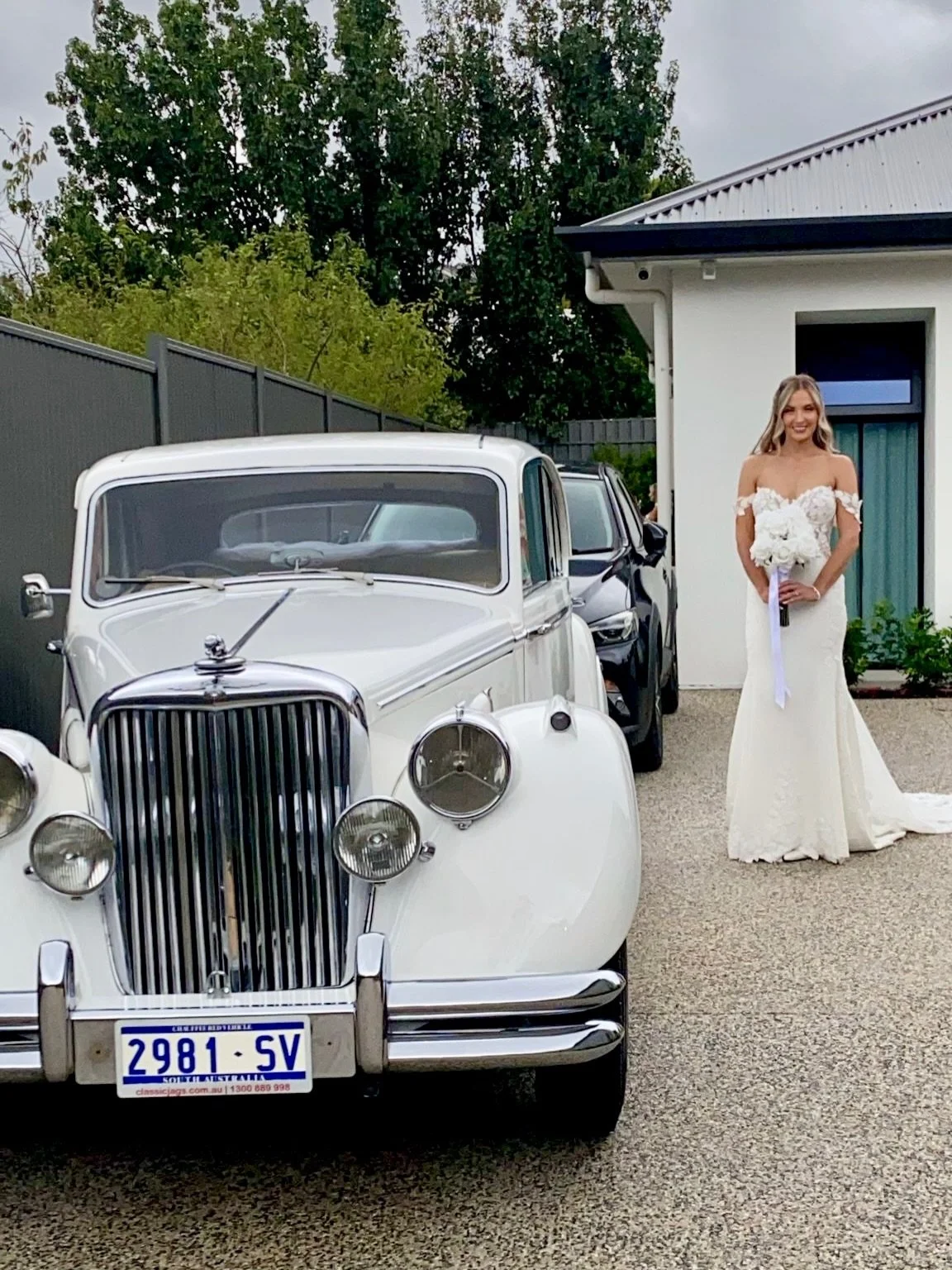 Our chauffeur captured the beautiful bride Bec preparing to leave for one of the most meaningful moments of her life 💍 💕

Thank you Bec and Elia for choosing Classic Jags for your wedding arrival. Wishing you nothing but happiness and love xx

💒 @