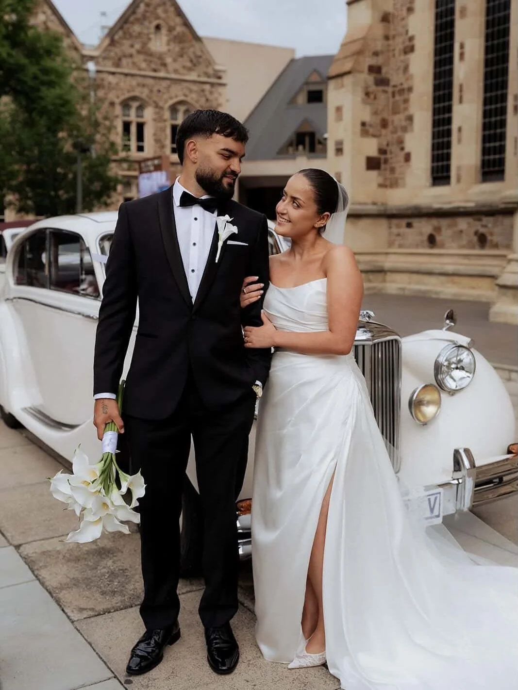 Hello newlyweds! 👰🏻&zwj;♀️🤵🏼&zwj;♂️ 

The gorgeous Olivia and her new husband Kane tied the knot at St Francis Xavier Cathedral Adelaide last weekend 💕

We loved being a part of the celebrations with our Jaguar Mark V paired with our Convertible