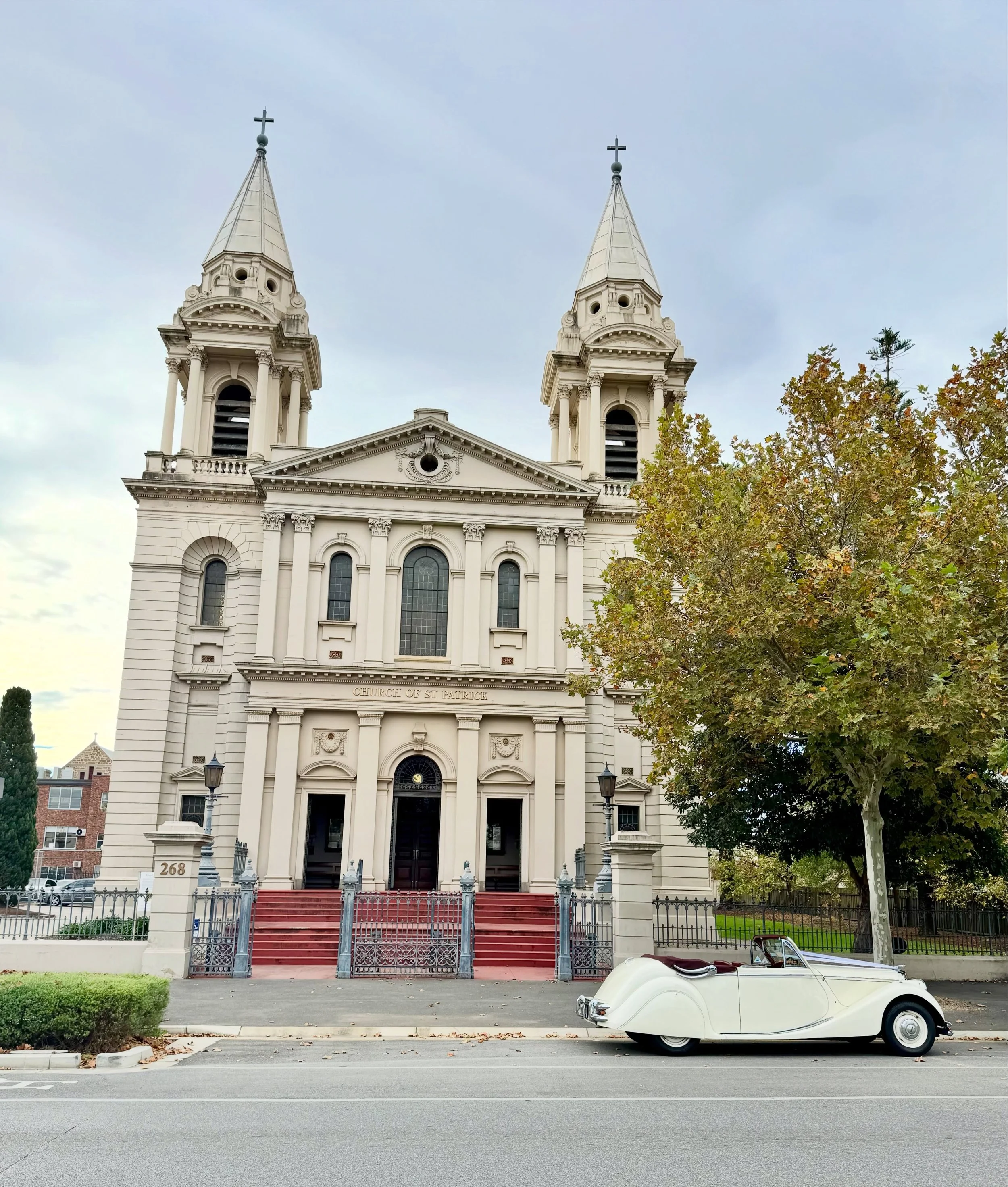 Our stunning Jaguar Mark V Convertible turned so many heads outside of 📍St Patrick&rsquo;s Church Adelaide. 

Book Adelaide&rsquo;s Only Convertible of its Kind For Your Special Day! 💍 👰🏻&zwj;♀️ 

📆 limited dates left for 2026- enquire now! 
🔗 