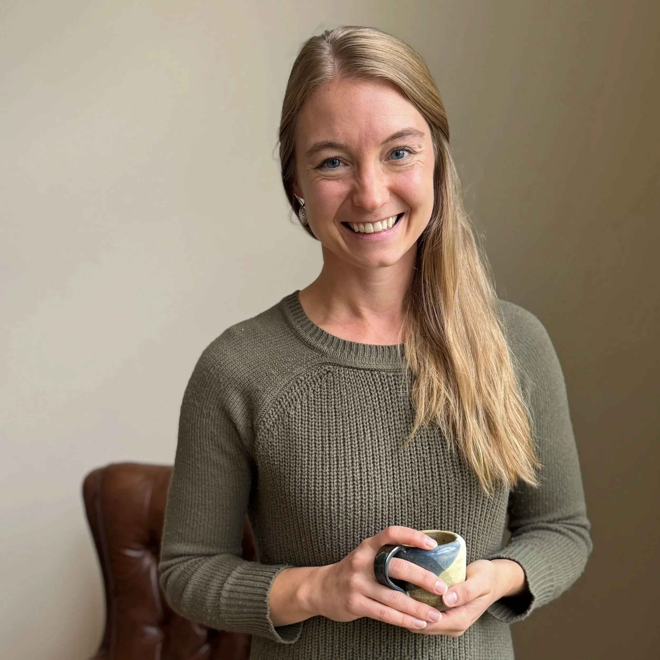 Lynn Jones holistic trauma therapist Providing somatic EMDR and therapy intensives in IL, MA, MI, & NY