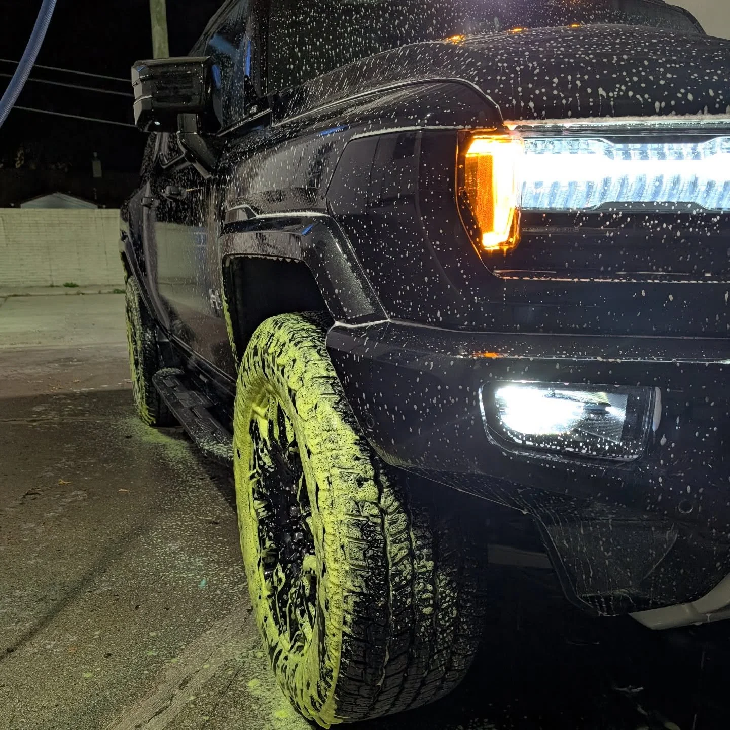 Mondays are better when your car’s clean! 💧 Stop by for warm water, premium ceramic coating, and a shine that will last all week! 🚗✨
📍26750 John R Rd, Madison Heights
#carwash #carwashday #cardetailing #carsofinstagram #carsoffacebook #cle