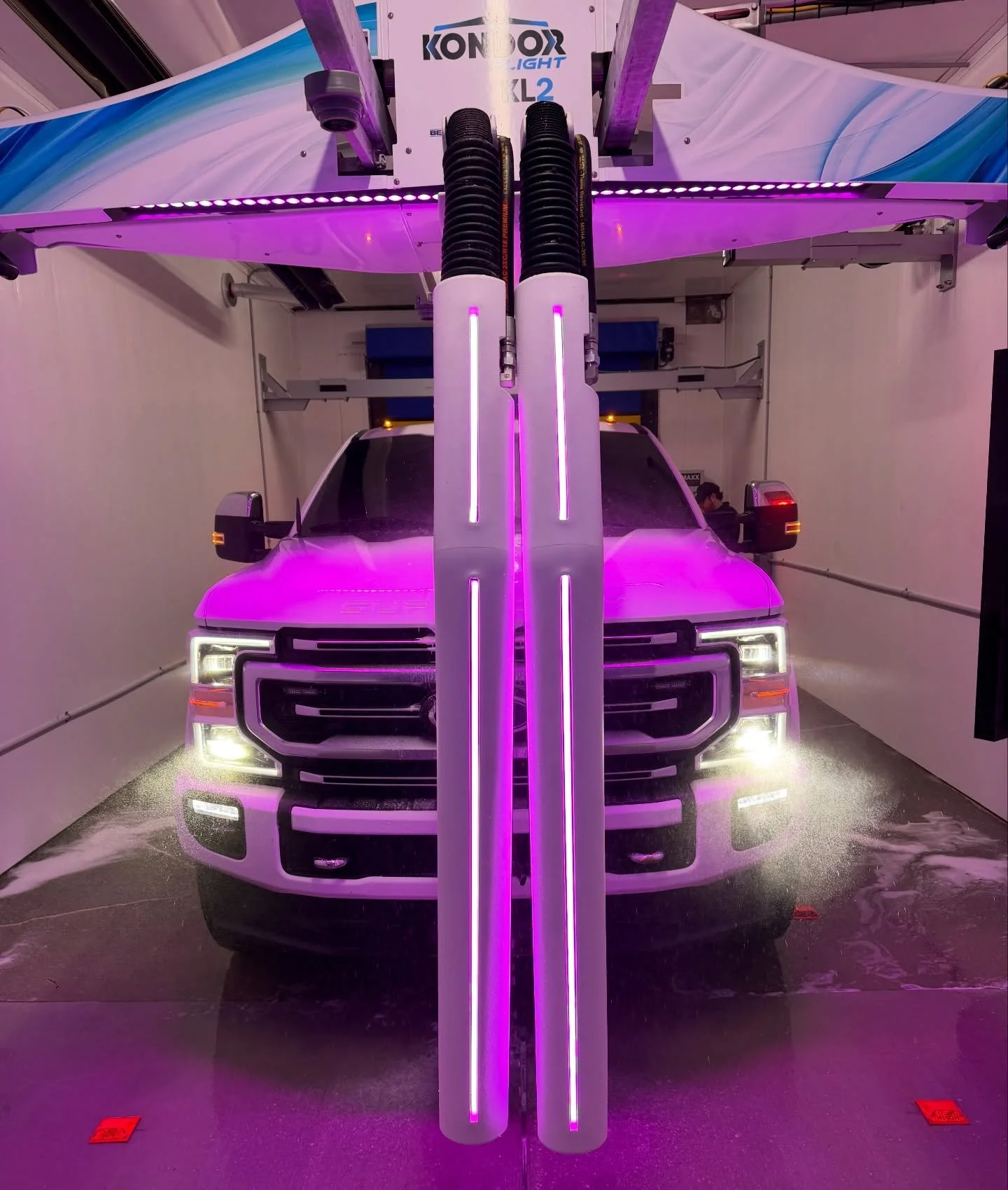 Why touchless? 🚗🧼

Unlike traditional washes, our touchless system uses high-pressure water and premium cleaning formulas to get your car sparkling&mdash;gentle on your paint, tough on dirt, and even cleans your undercarriage for a complete shine. 