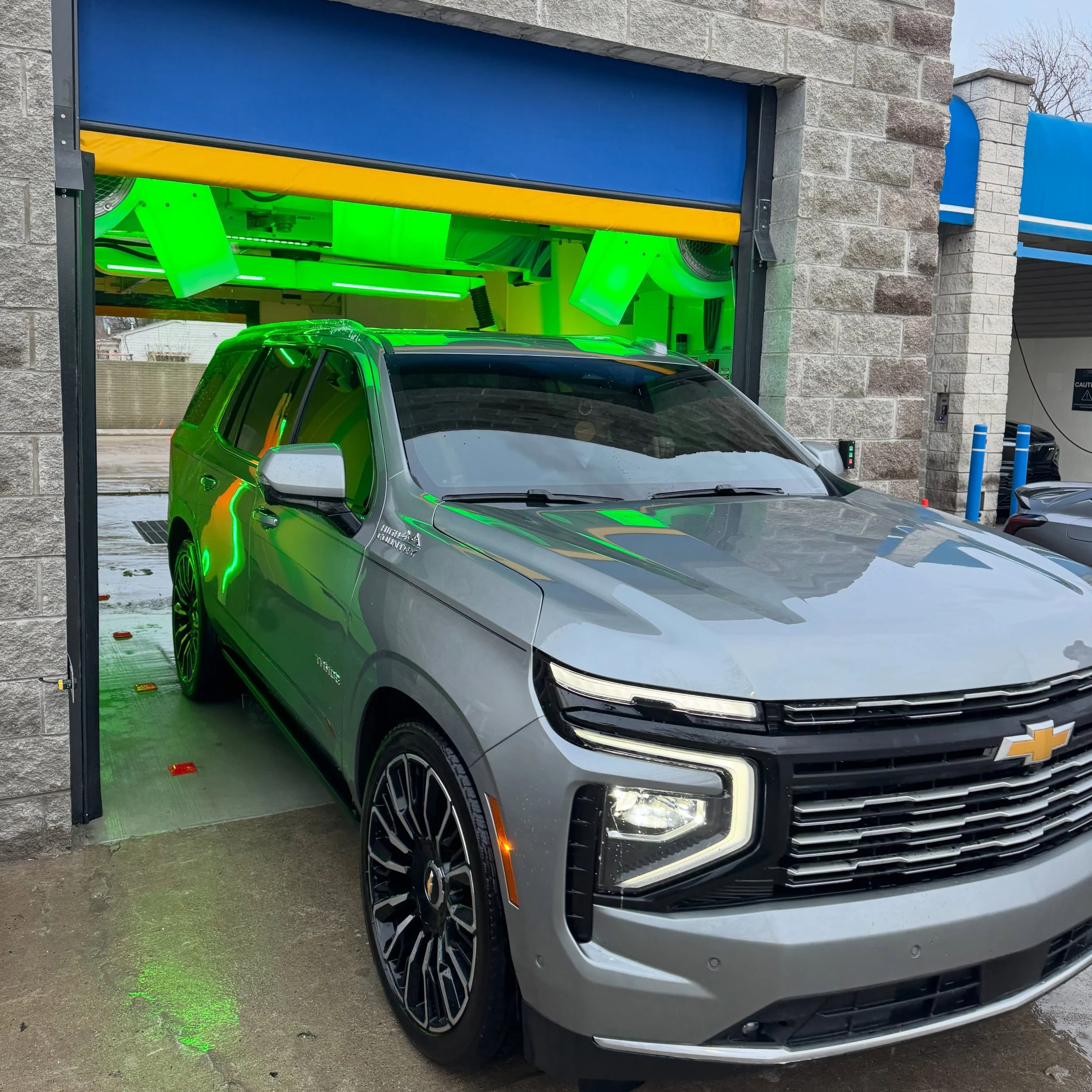 One of the most underrated parts of our touchless wash? The powerful air dryers 💨🚗

Designed to help remove water from mirrors, trim, and body lines for a cleaner, drier finish before you even leave the bay &mdash; no towels needed.

No brushes, no
