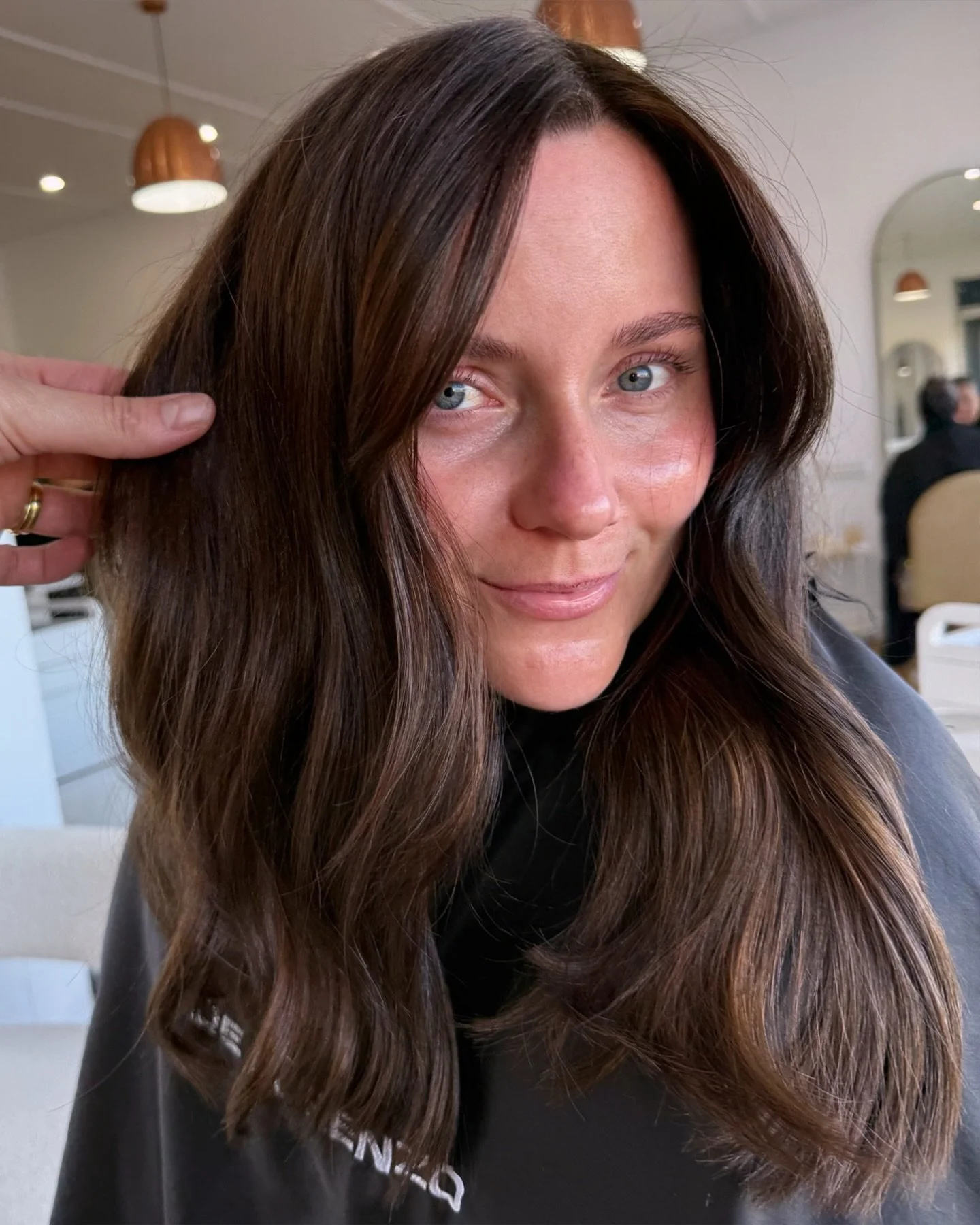 BLACK BOX DYE CORRECTION! ✨
When the goal is to be brunette not black. 
We removed the black box dye starting with a @k18hair_australia treatment for hair health and integrity. Then straight in with a full head of back to back foils & tip outs wi