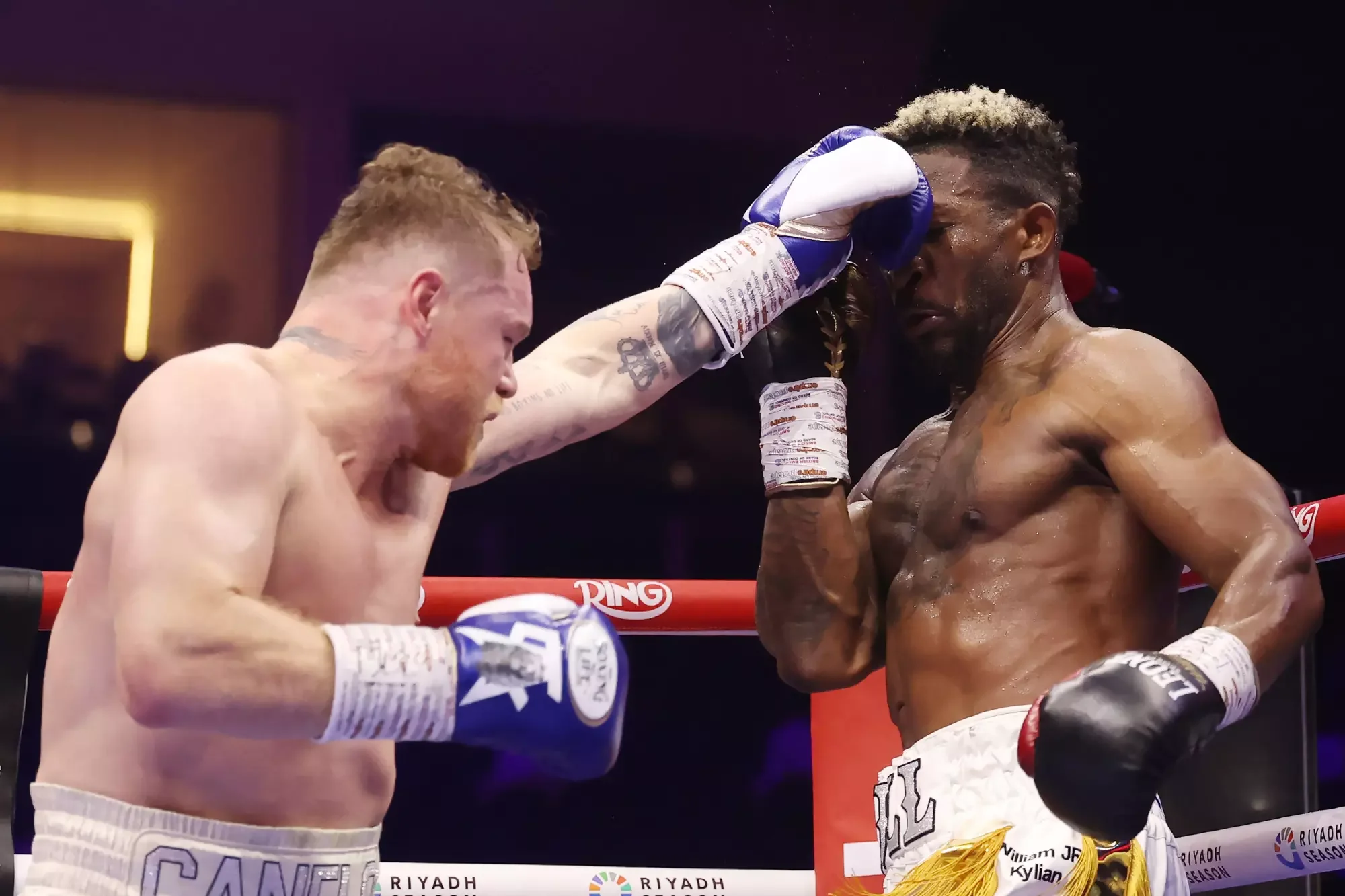 Canelo&nbsp;Álvarez reclaims undisputed status against William&nbsp;Scull