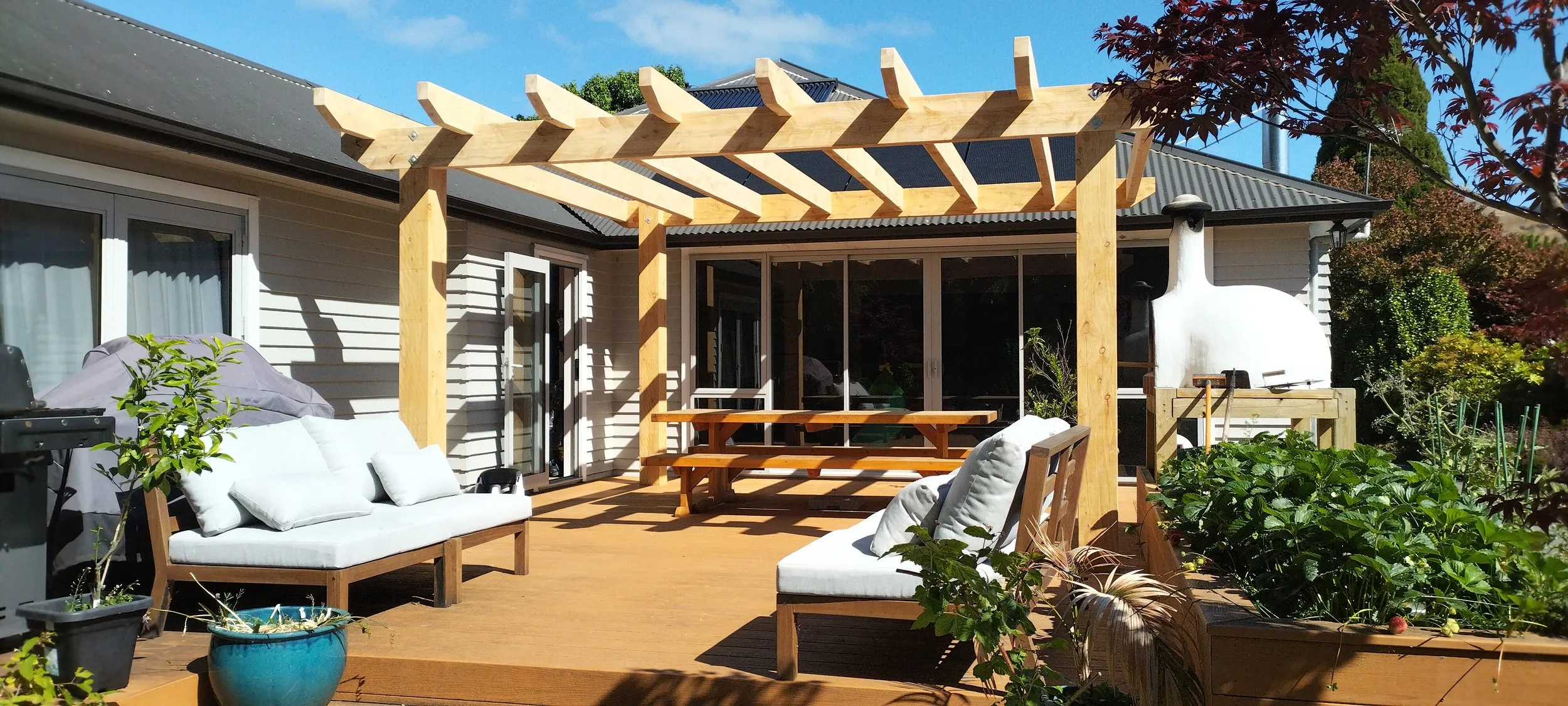 Pergola and Pizza Oven.jpg