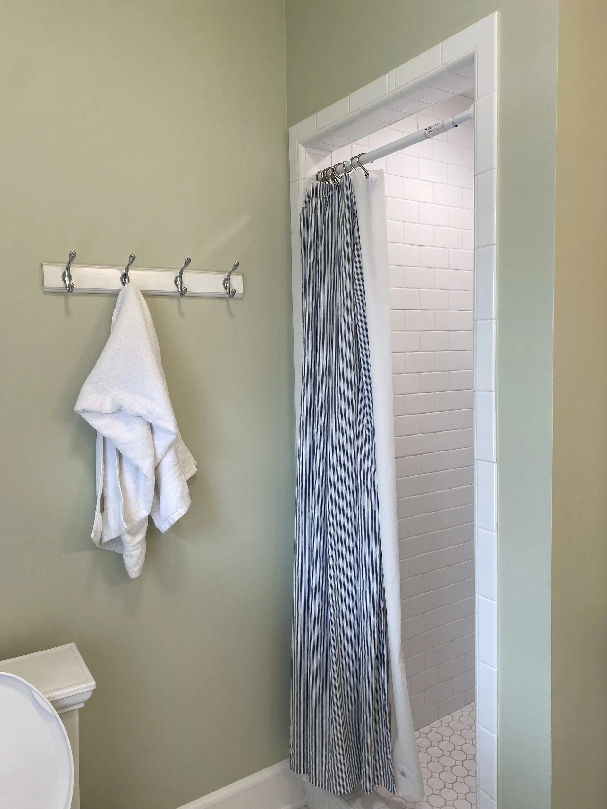 LARGE SECOND FLOOR  BATHROOM