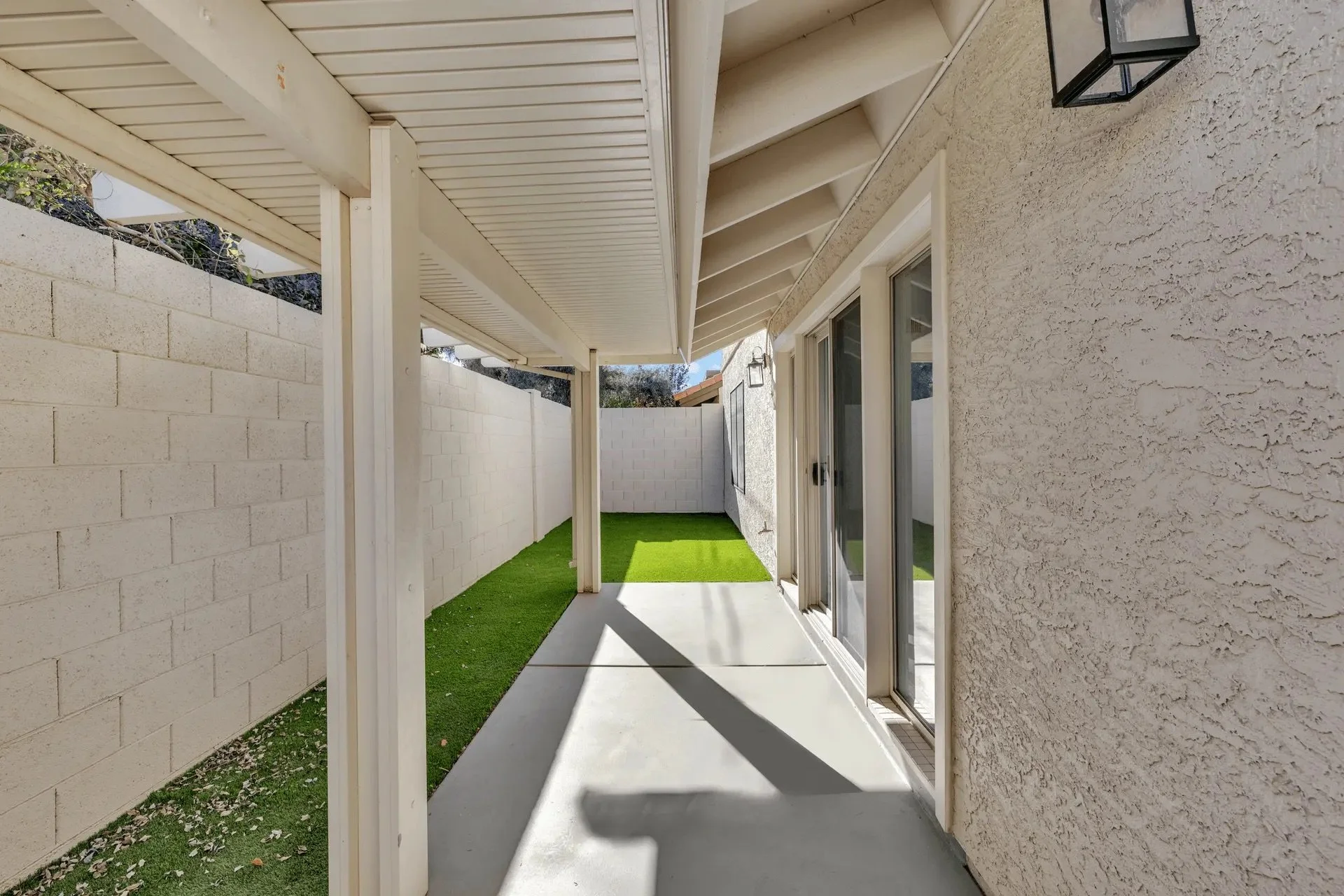 virtual-staging-example-12-01-before.jpeg