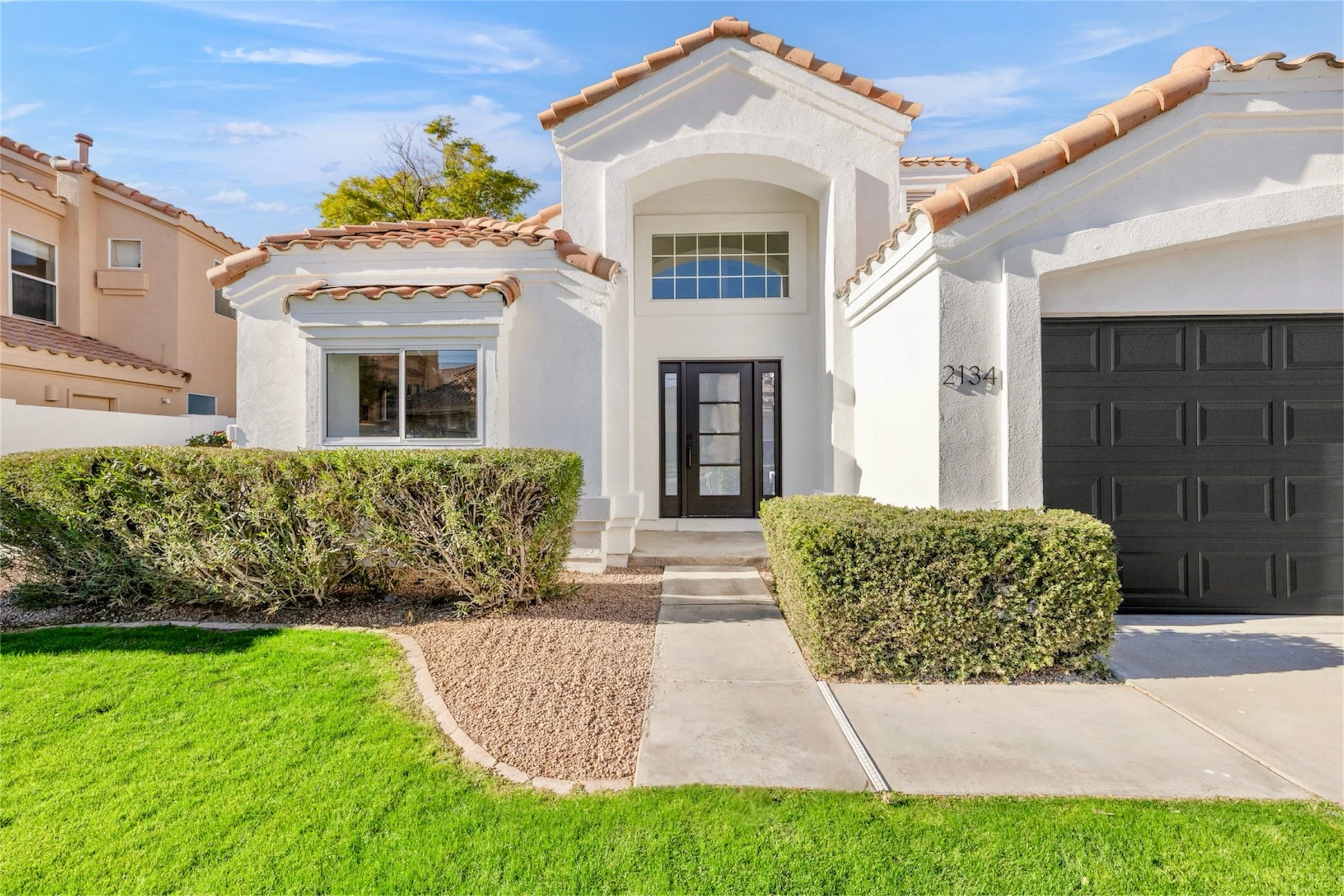 This bright residential home in Chandler, AZ features clean landscaping and a welcoming entrance, captured beautifully through professional real estate photography.