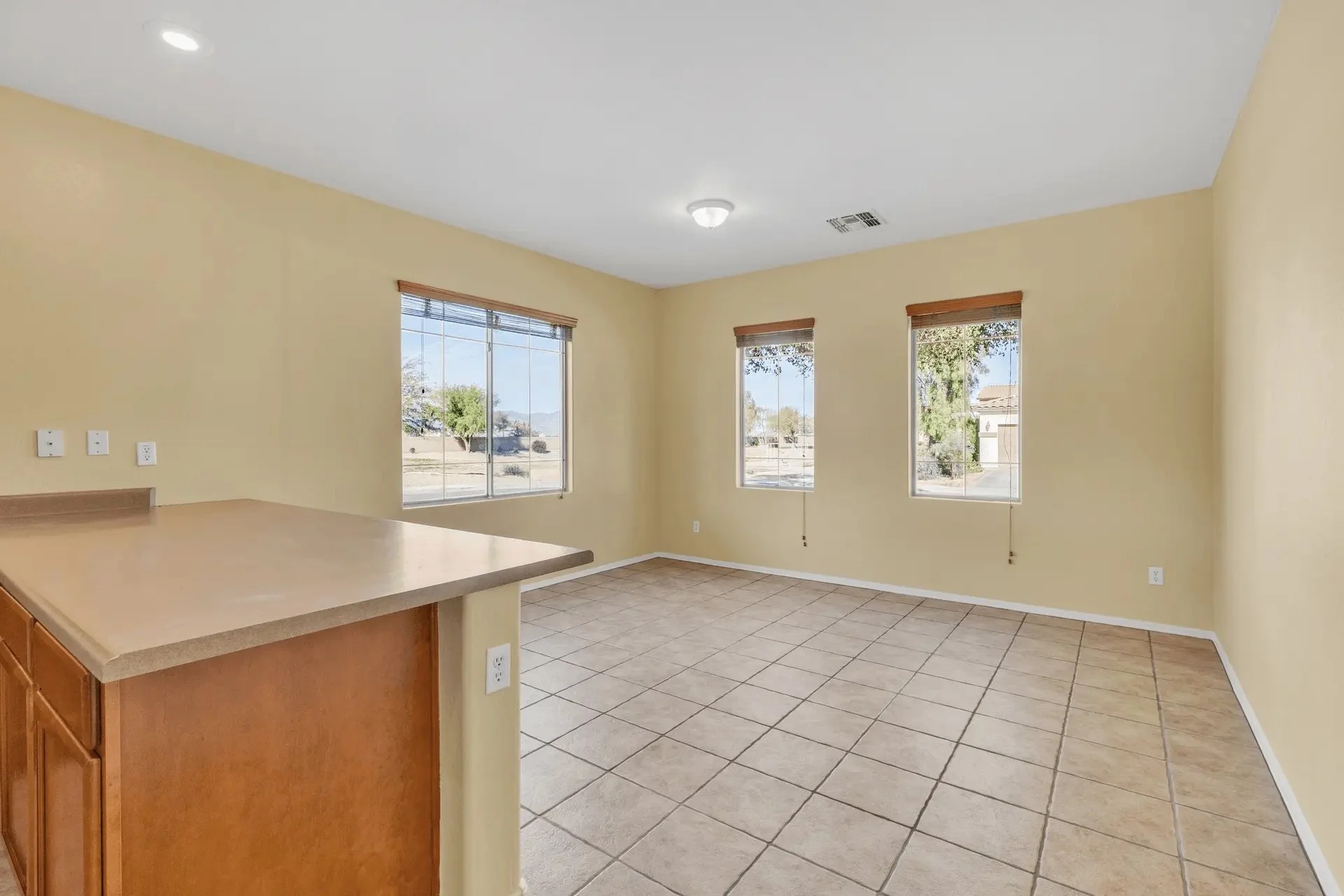 virtual-staging-example-08-01-before.jpeg