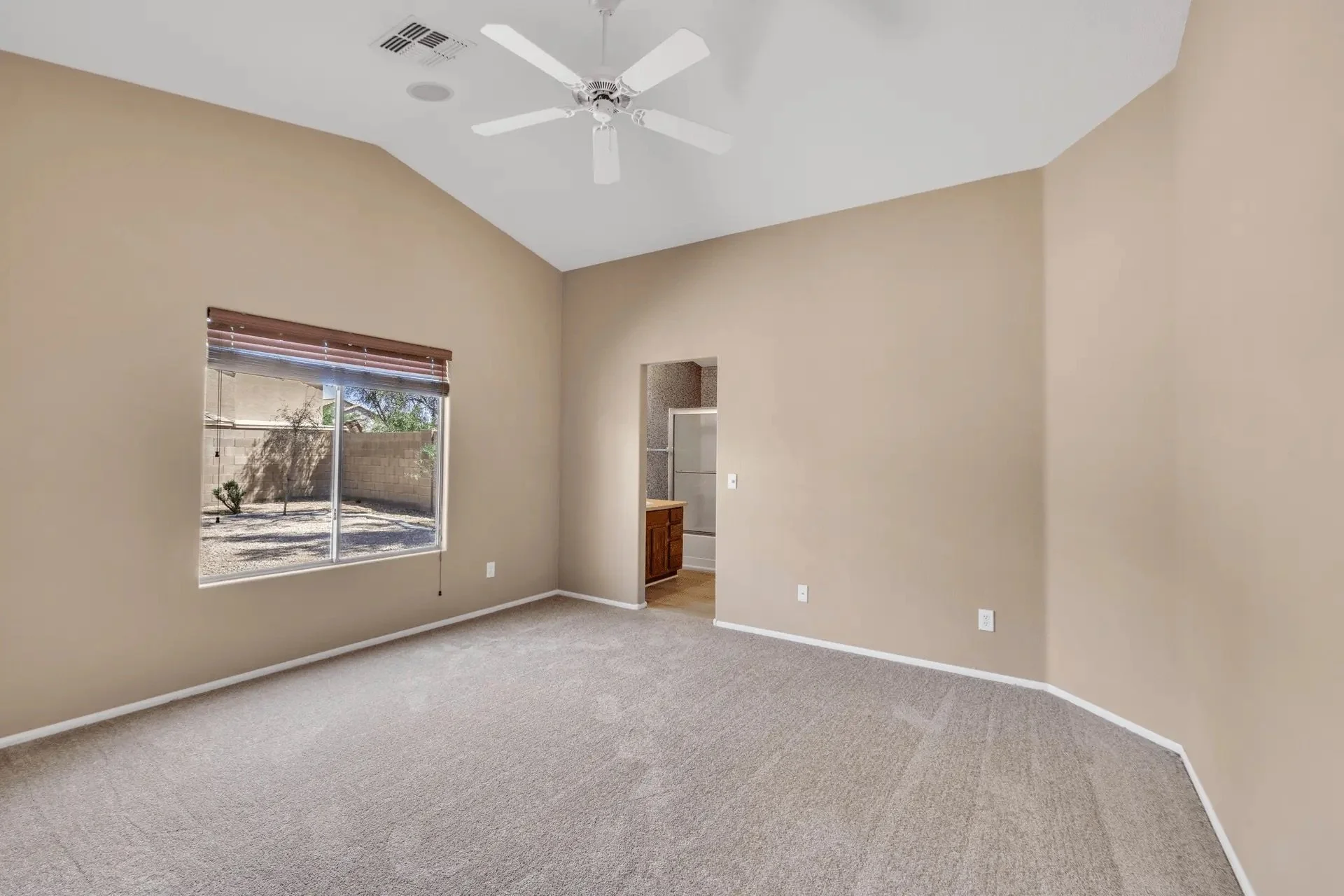 virtual-staging-example-10-01-before.jpeg