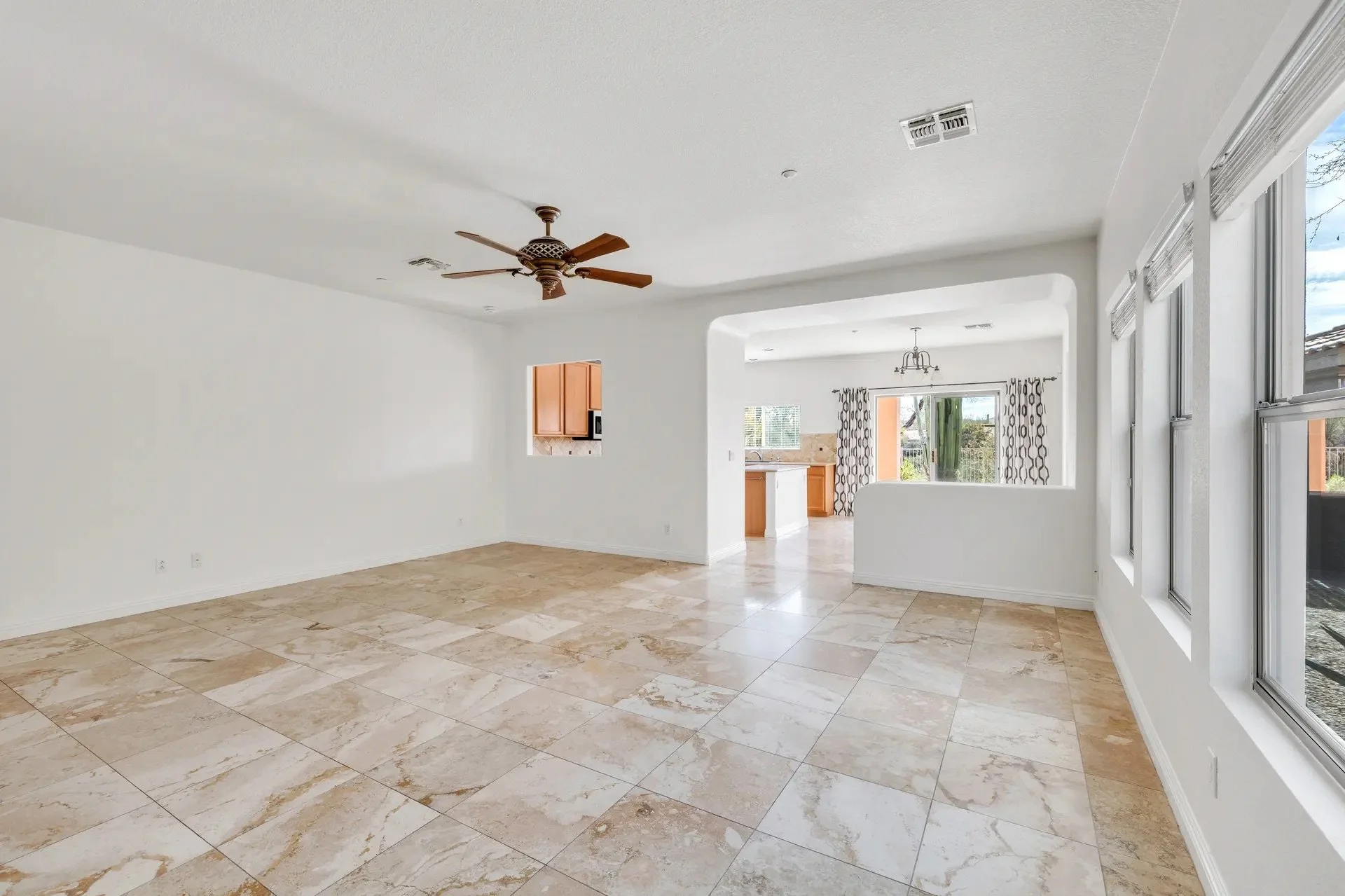virtual-staging-example-13-01-before.jpeg