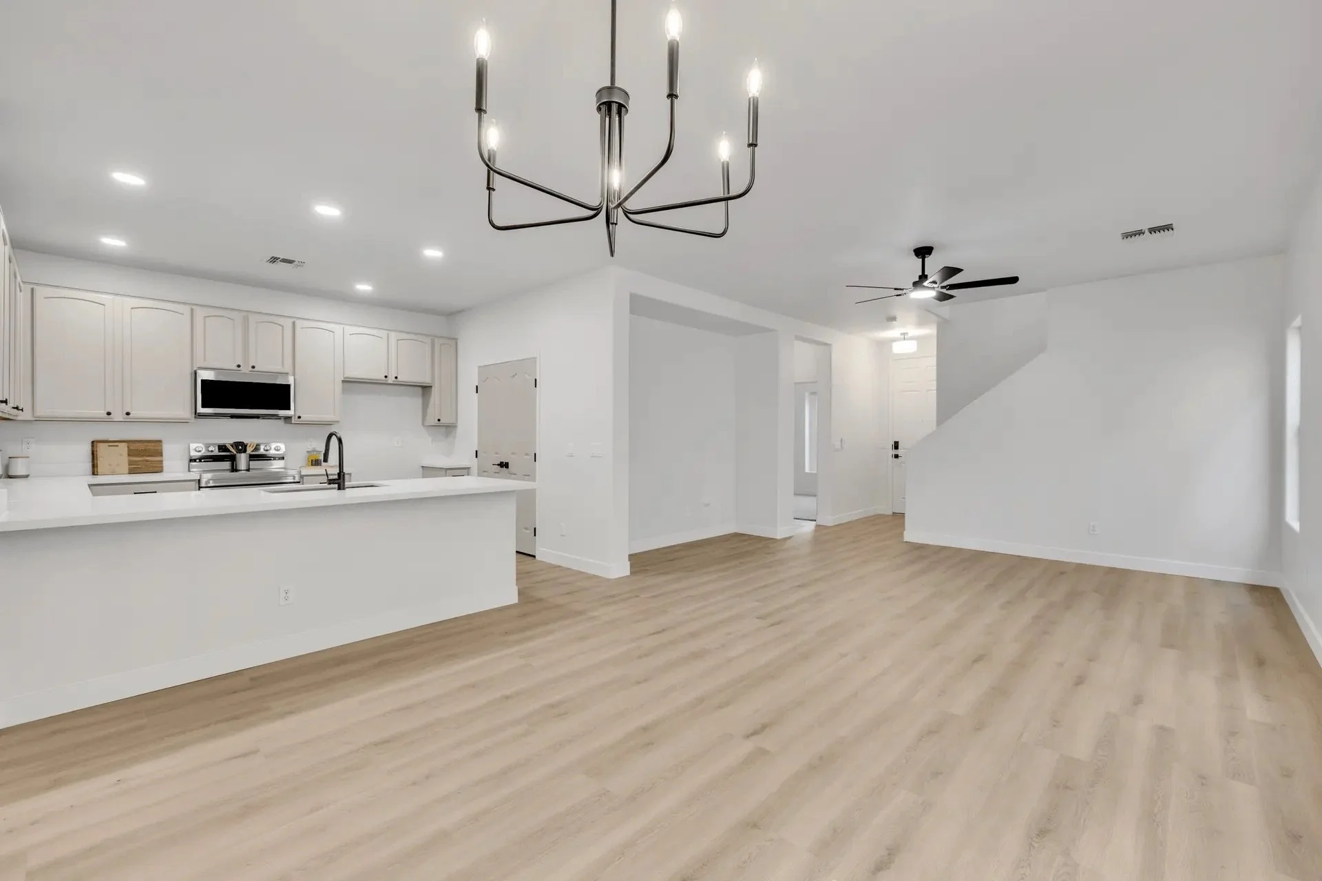 virtual-staging-example-06-01-before.jpeg