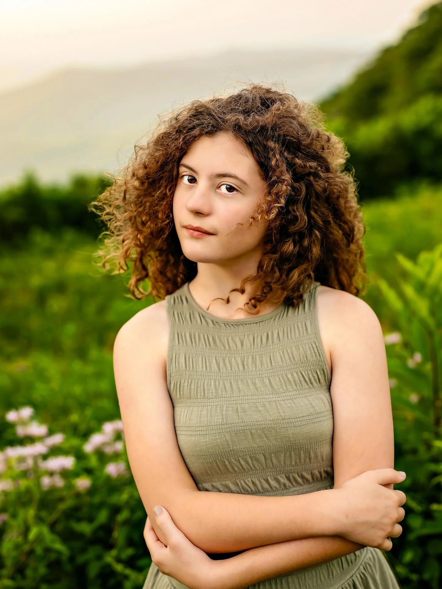 This girl&rsquo;s family session was gorgeous, but she totally deserves a spot all her own on my feed! Isn&rsquo;t she absolutely stunning? I&rsquo;m in love (and a wee bit jealous of!) those luscious locks!! 

Shenandoah Valley photography | NOVA ph