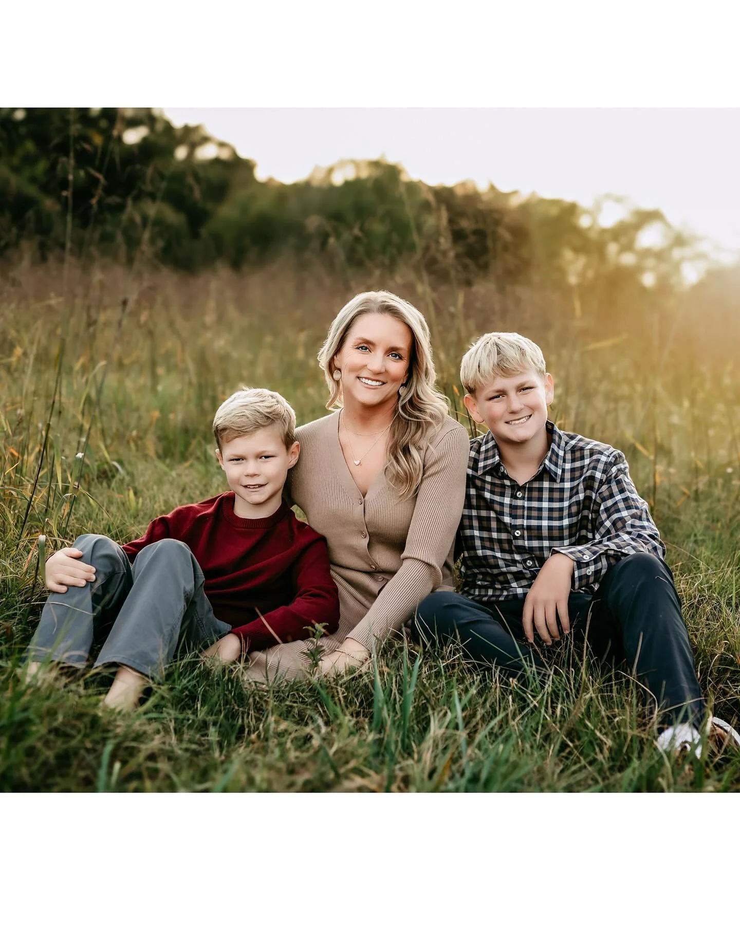 Friday night I got to meet this sweet family for the first time. They were so sweet, polite and just made my job SO easy! These boys never complained once! Mama must be doing something right 🤗 It was just one of those sessions you walk away from fee