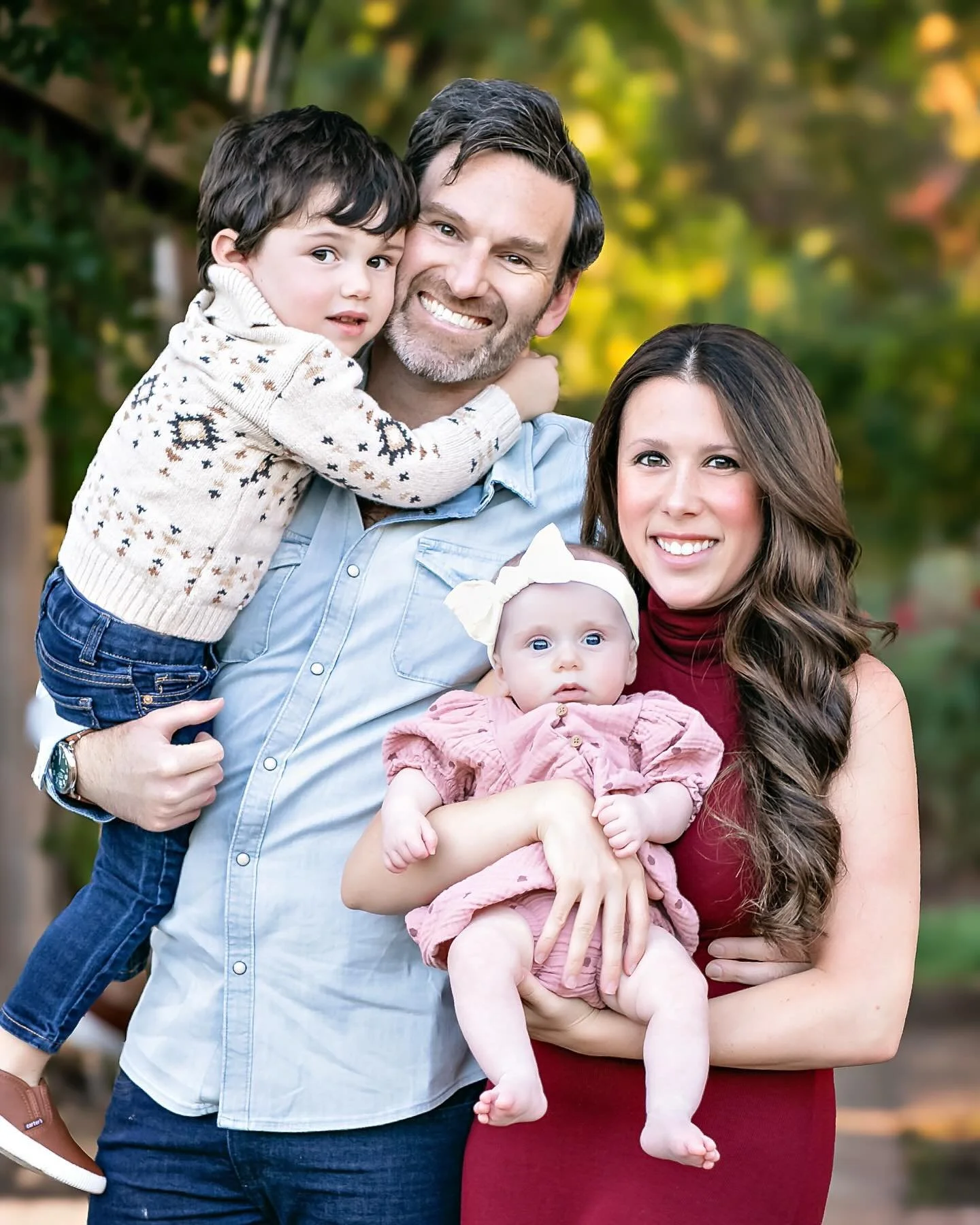 Let me give you a quick break from all the Halloween cuteness on your feed to share this gorgeous family! When we showed up at our location we were all extremely excited to see that all the beautiful roses were not only still in bloom, but thriving a
