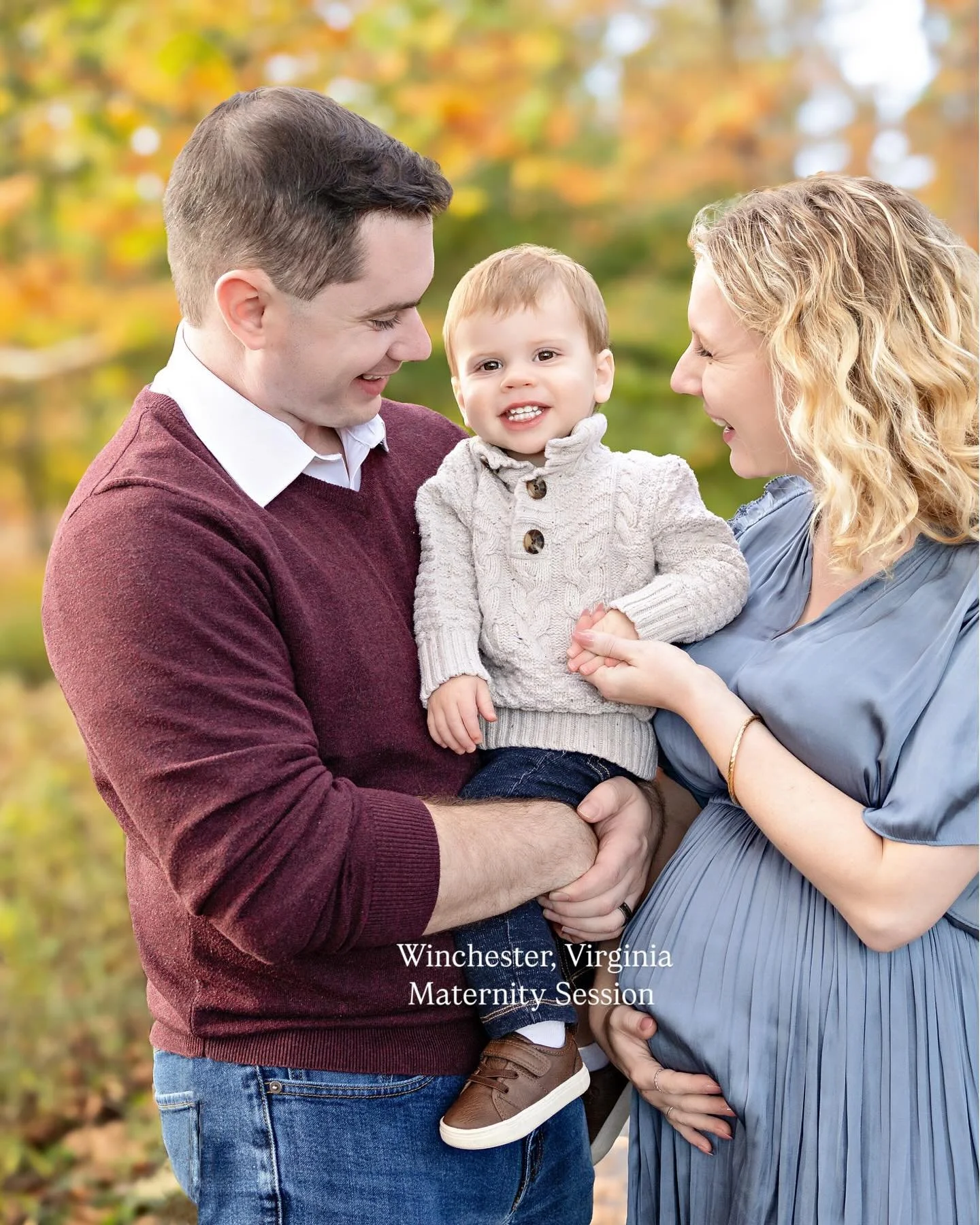 This sweet family is so close to welcoming another sweet boy to their family! As a Mama of 4, 3 of them boys, I am SO excited for them and the adventures coming their way! There is something so special about brothers so close in age 💙💚 Oh! And thei